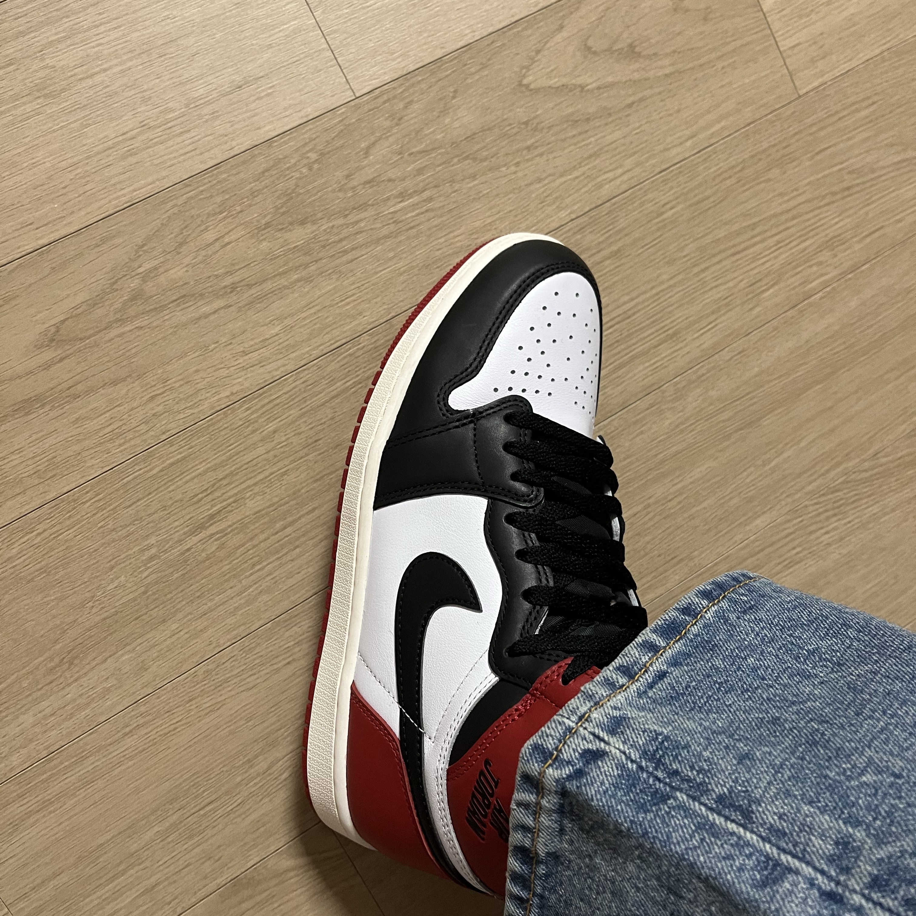 Jordan 1 Retro High OG Black Toe 착용 스타일