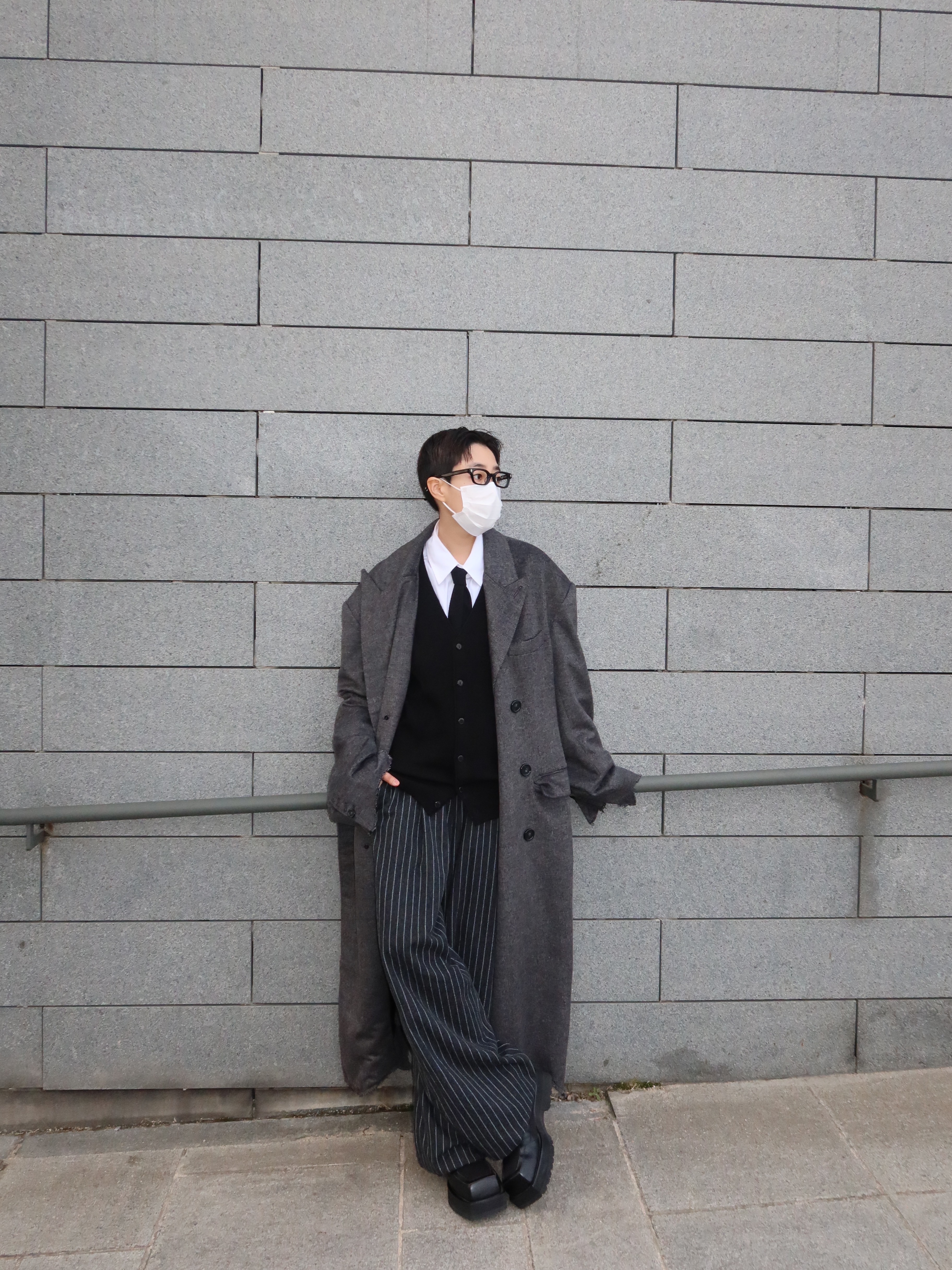 Hono Report Easy Big Pants Black Stripe 착용 스타일 - 1
