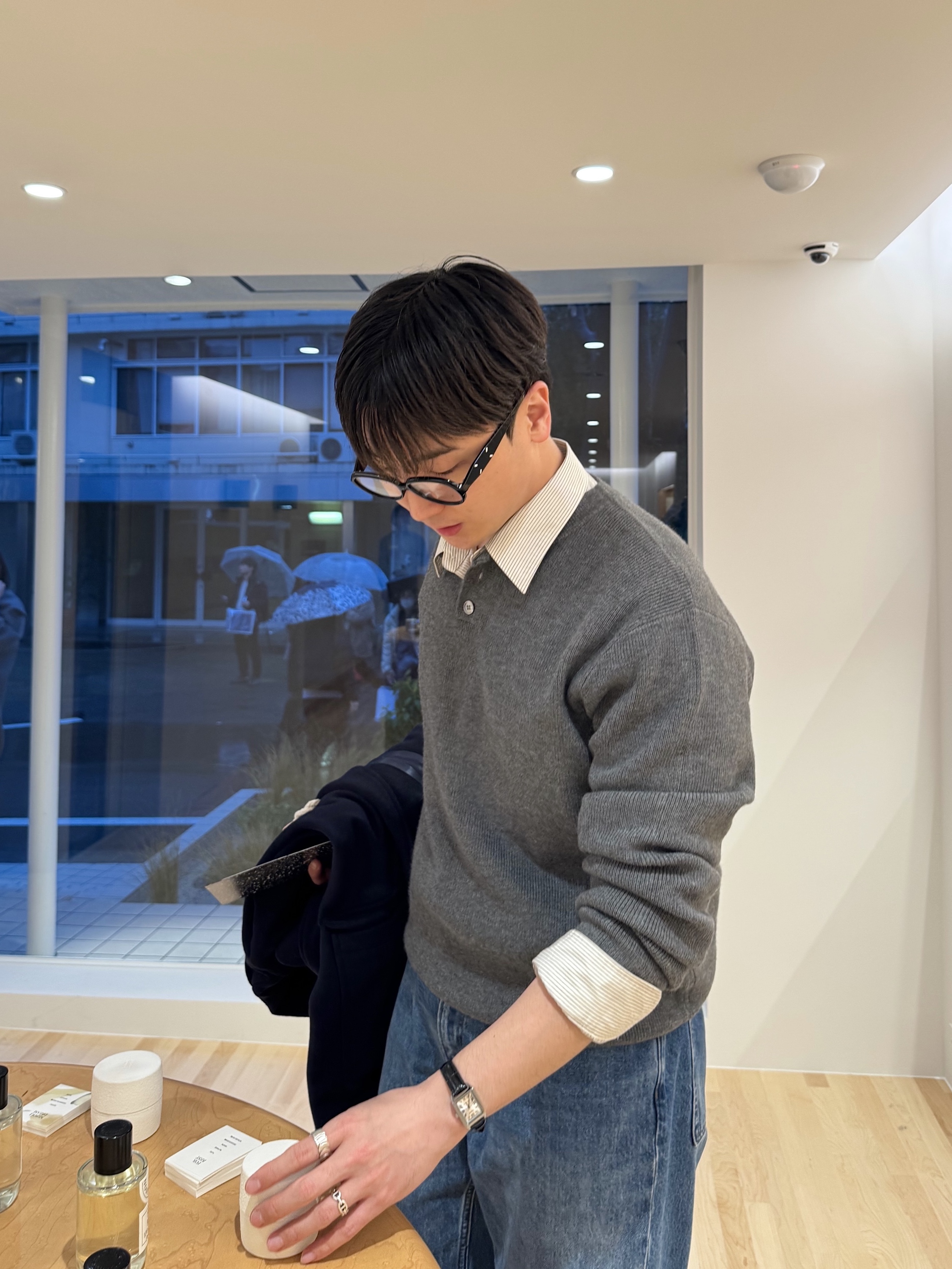 Gentle Monster x Maison Margiela MM211 Black Clear 착용 스타일 - 1
