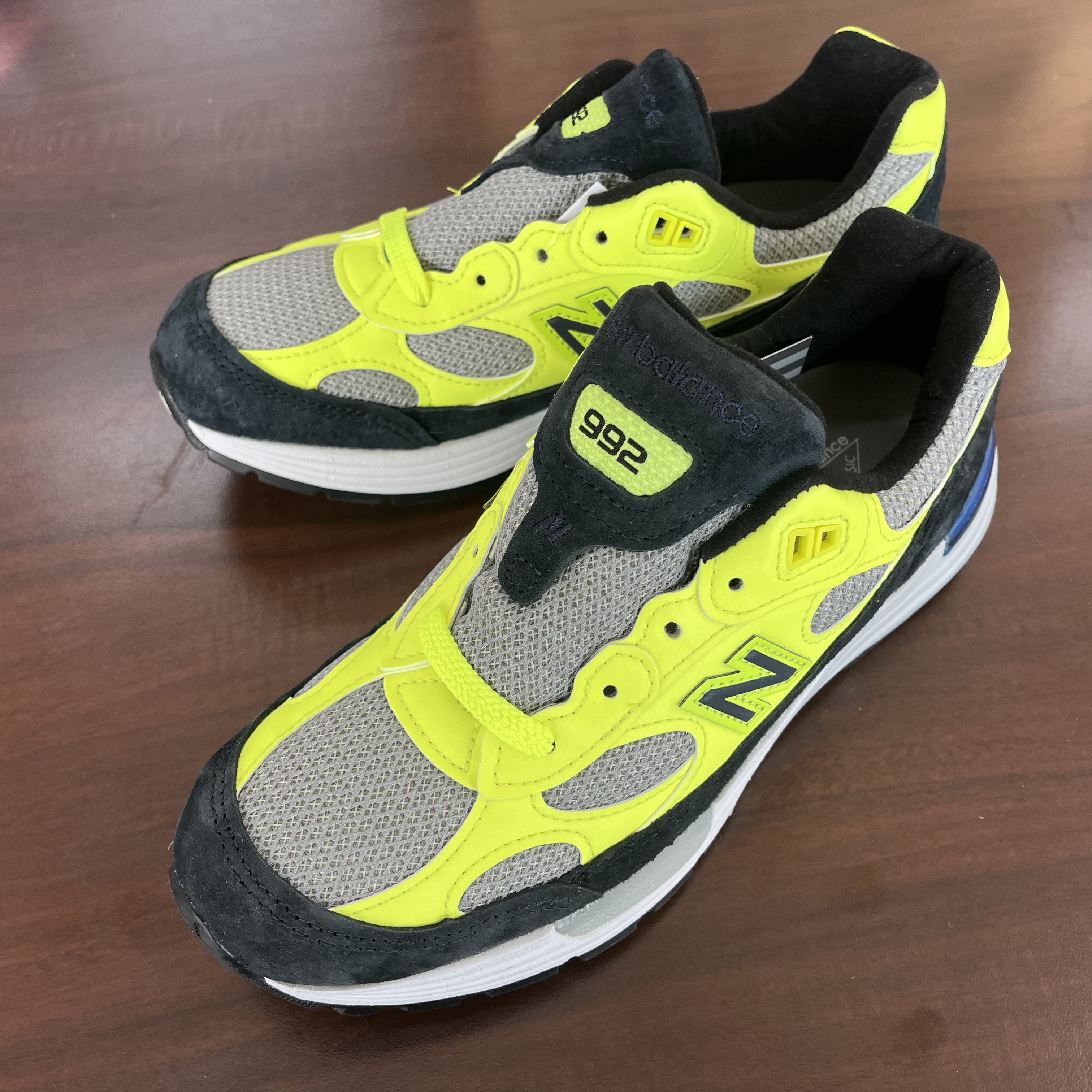 New Balance 992 Made in USA Bright Volt 착용 스타일