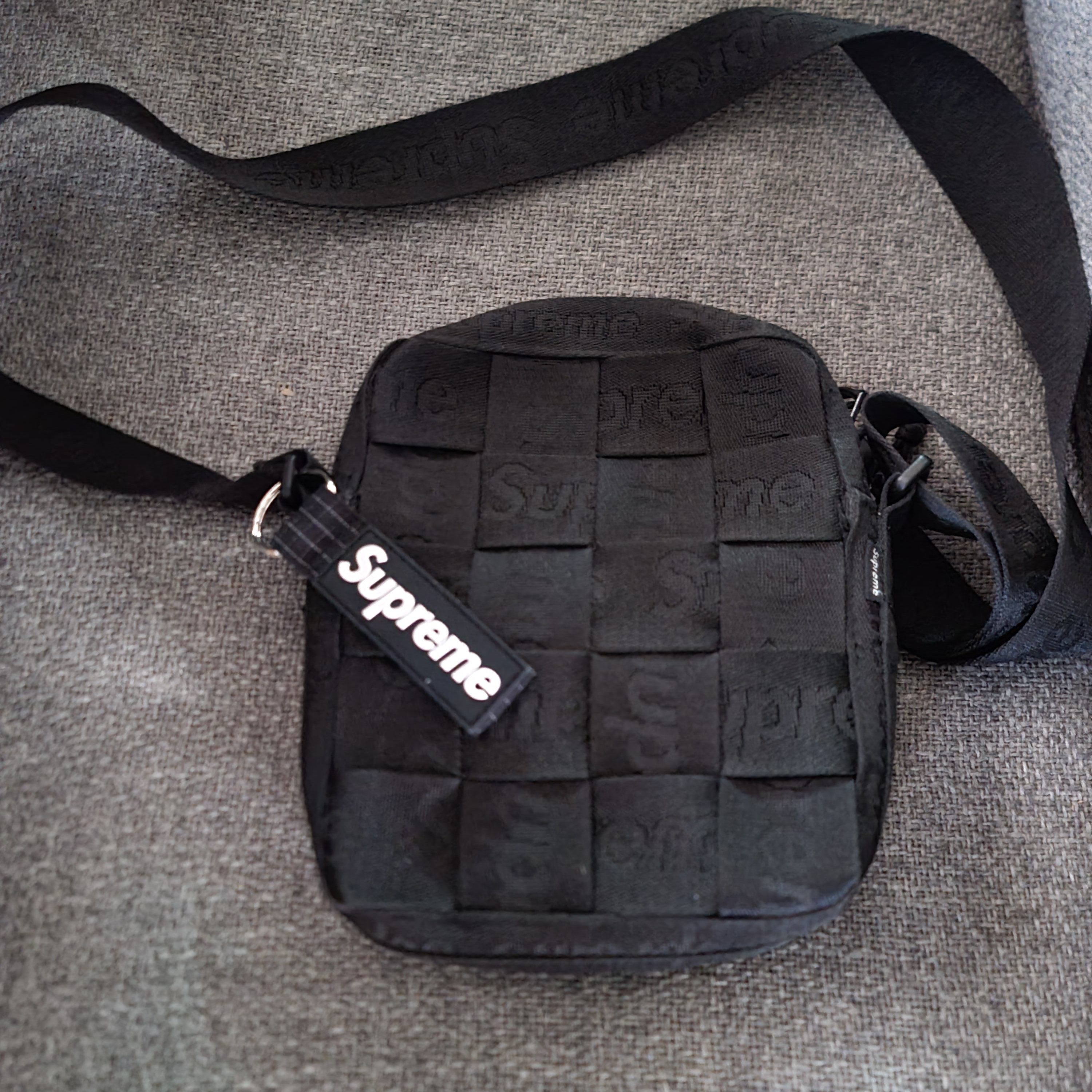 Supreme Ripstop Keychain Black - 24SS 착용 스타일