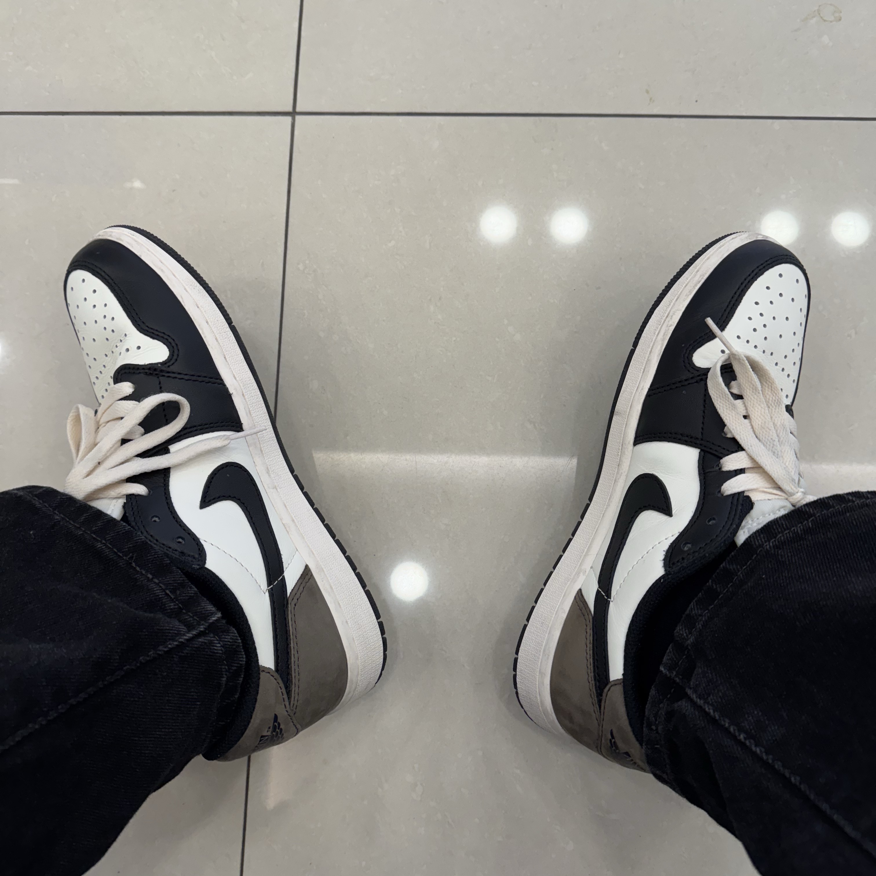 Jordan 1 Retro Low OG Mocha 착용 스타일