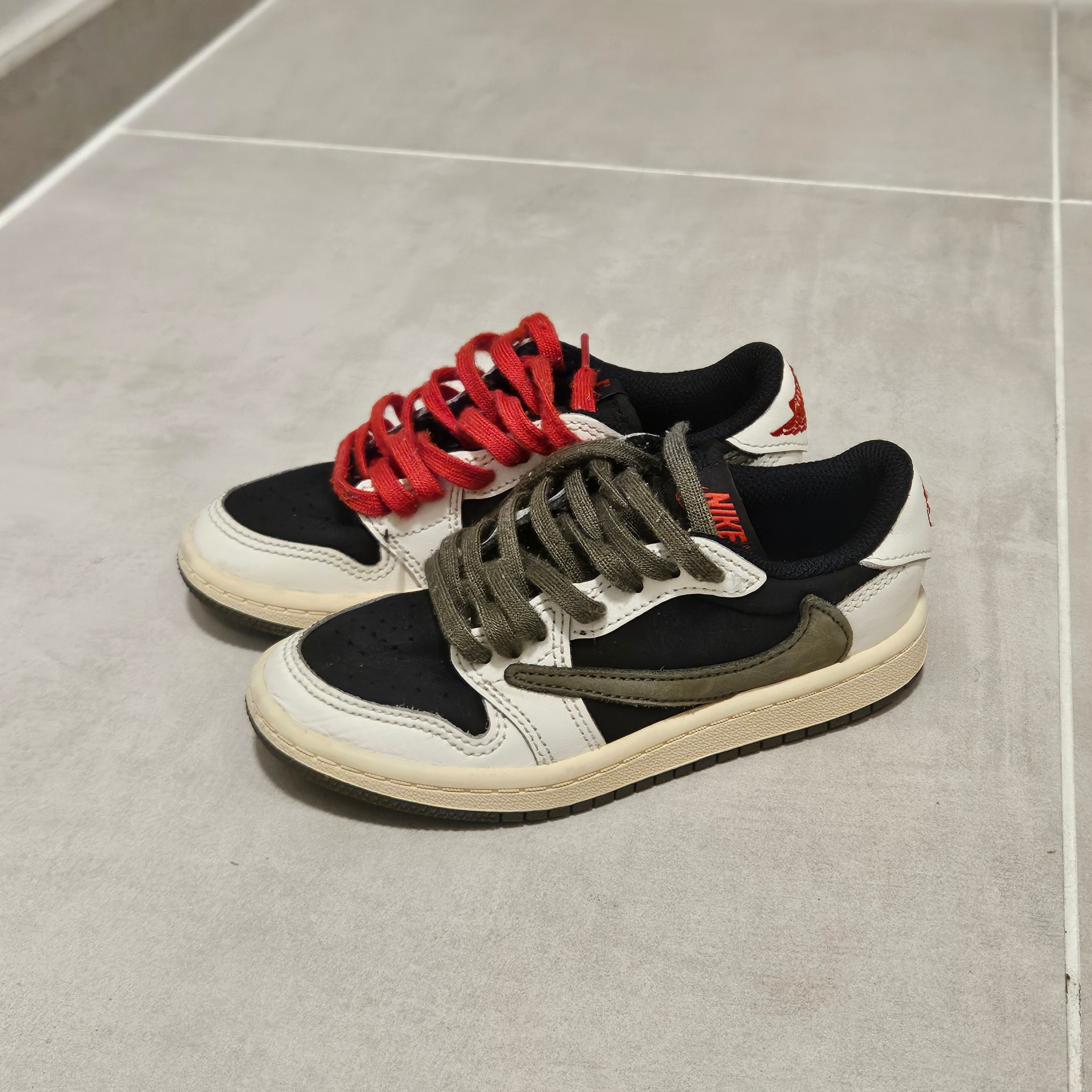 (PS) Jordan 1 x Travis Scott Retro Low OG SP Medium Olive 착용 스타일