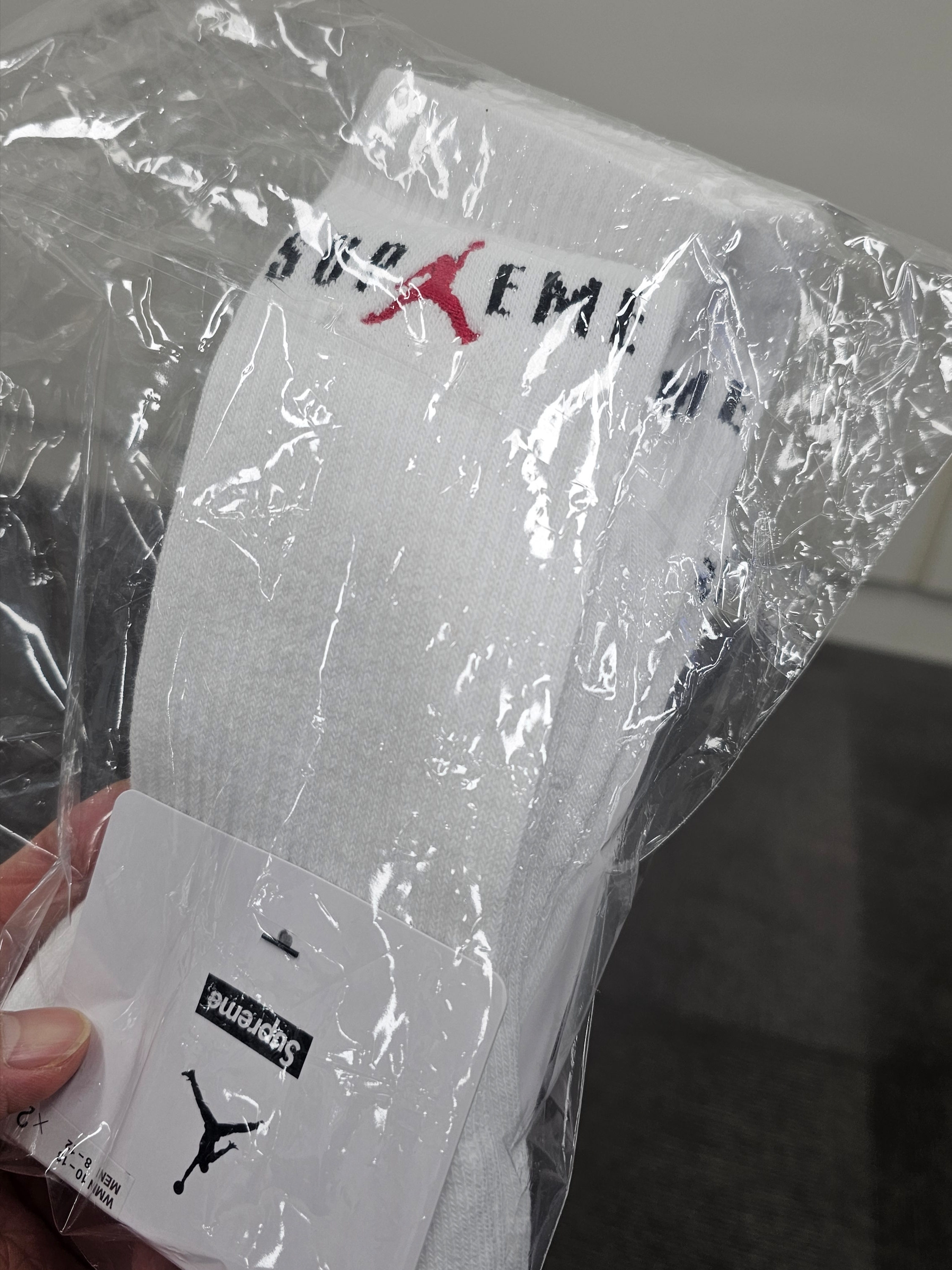 Supreme x Jordan Crew Socks White (2 Pack) - 24FW 착용 스타일