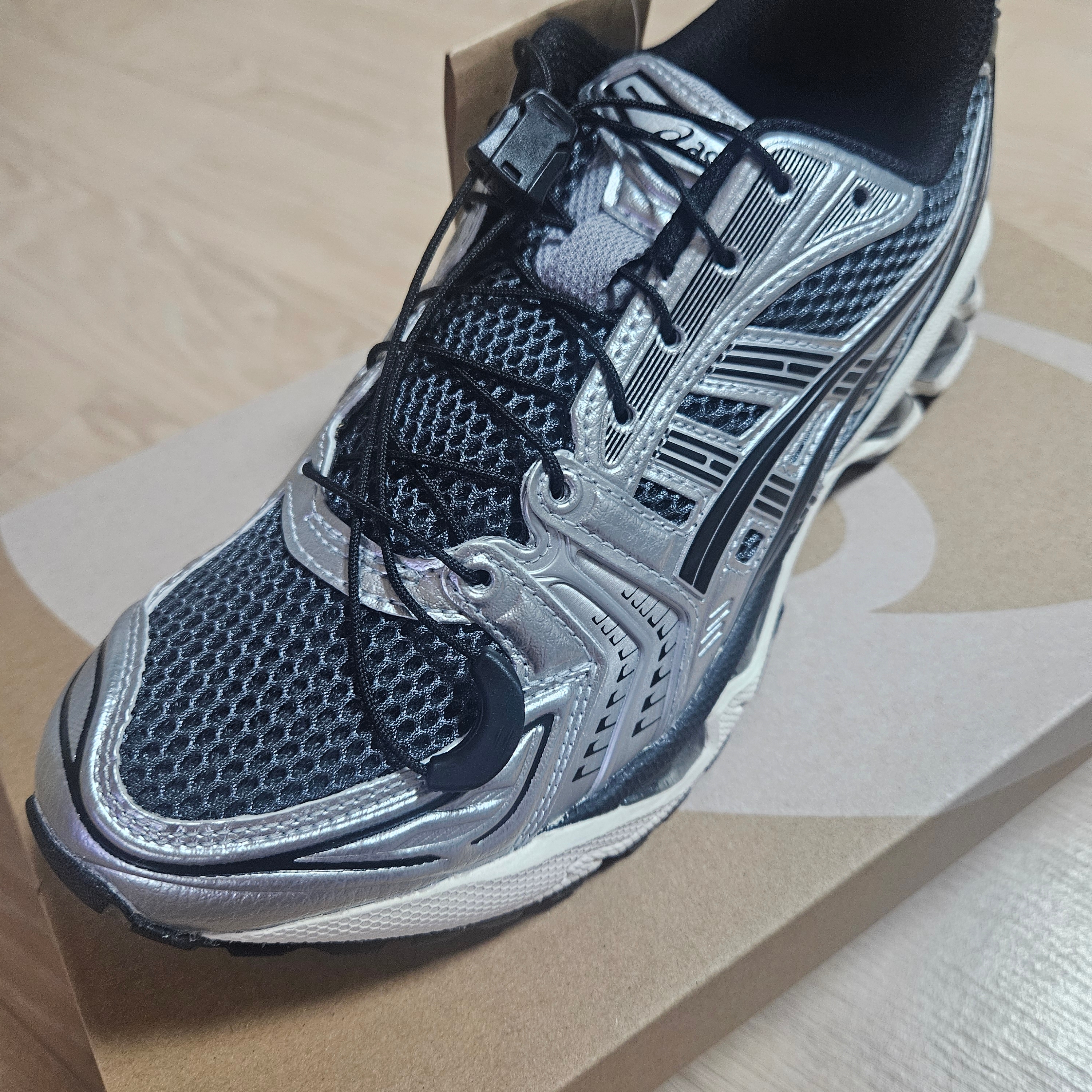 Asics Unlimited Gel-Kayano 14 Carrier Grey Black 착용 스타일