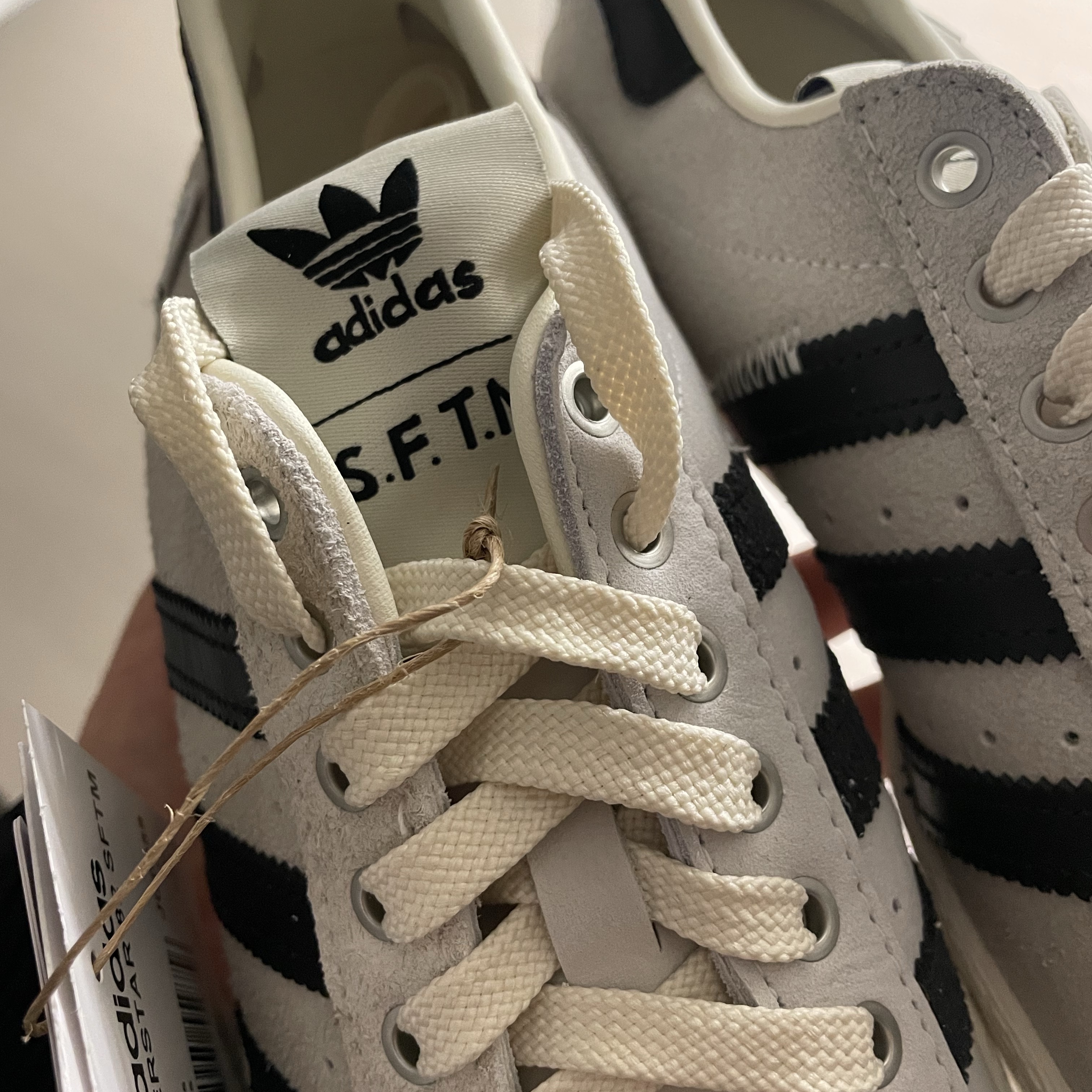 Adidas x Song for the Mute Superstar 82 Cream White Core Black 착용 스타일 - 3