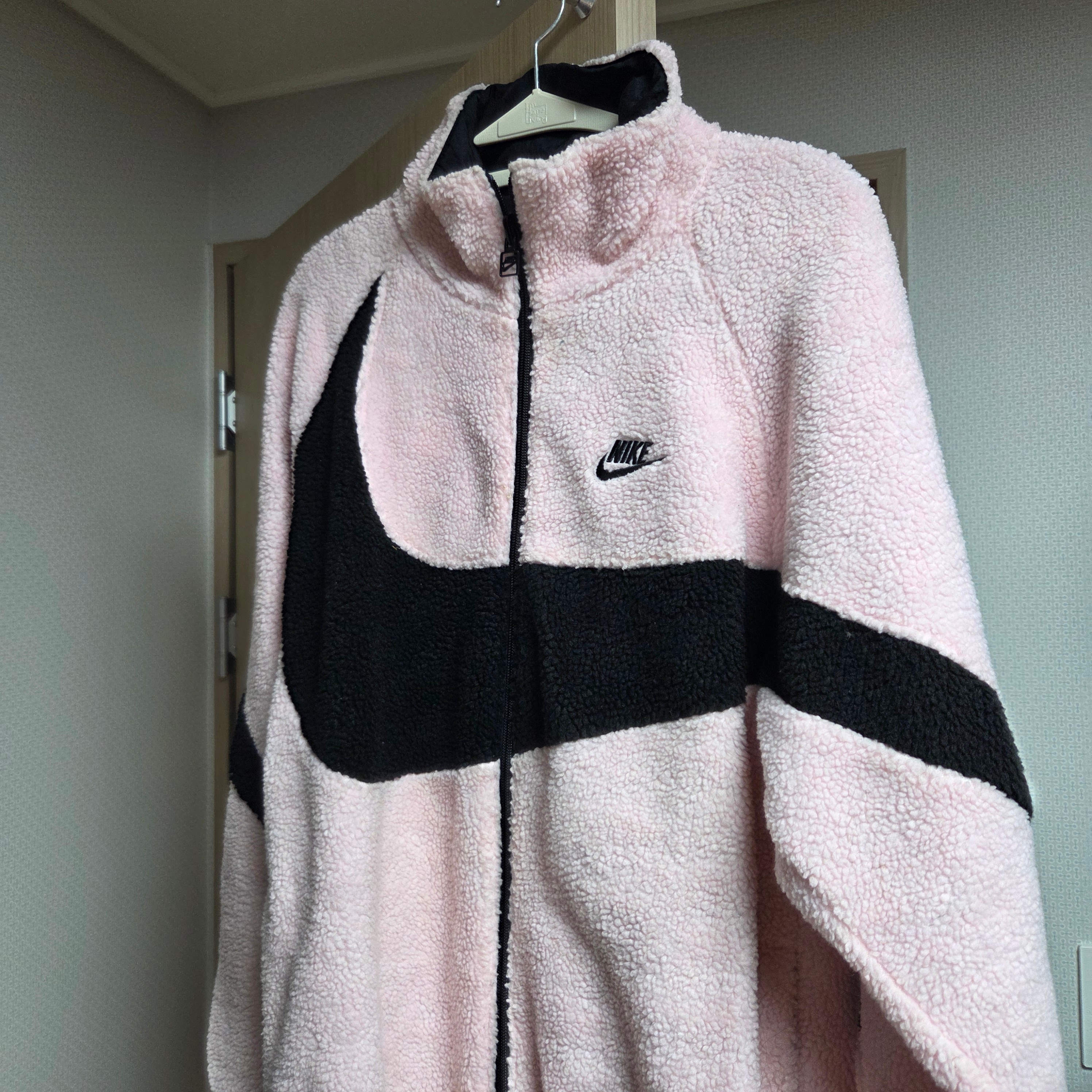 Nike Big Swoosh Full Zip Jacket Pink Black 착용 스타일