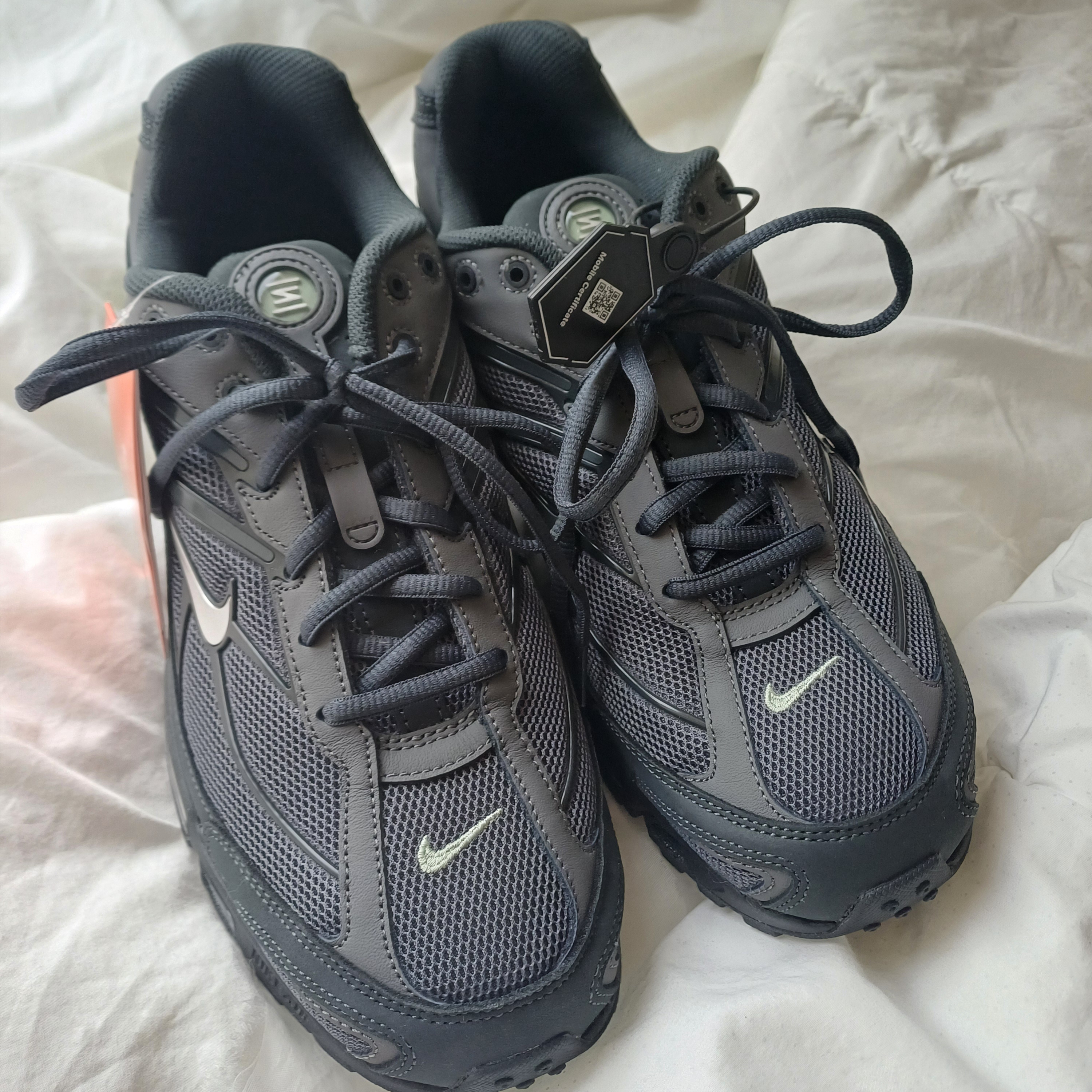 Nike Shox Ride 2 Iron Grey and Anthracite 착용 스타일 - 2