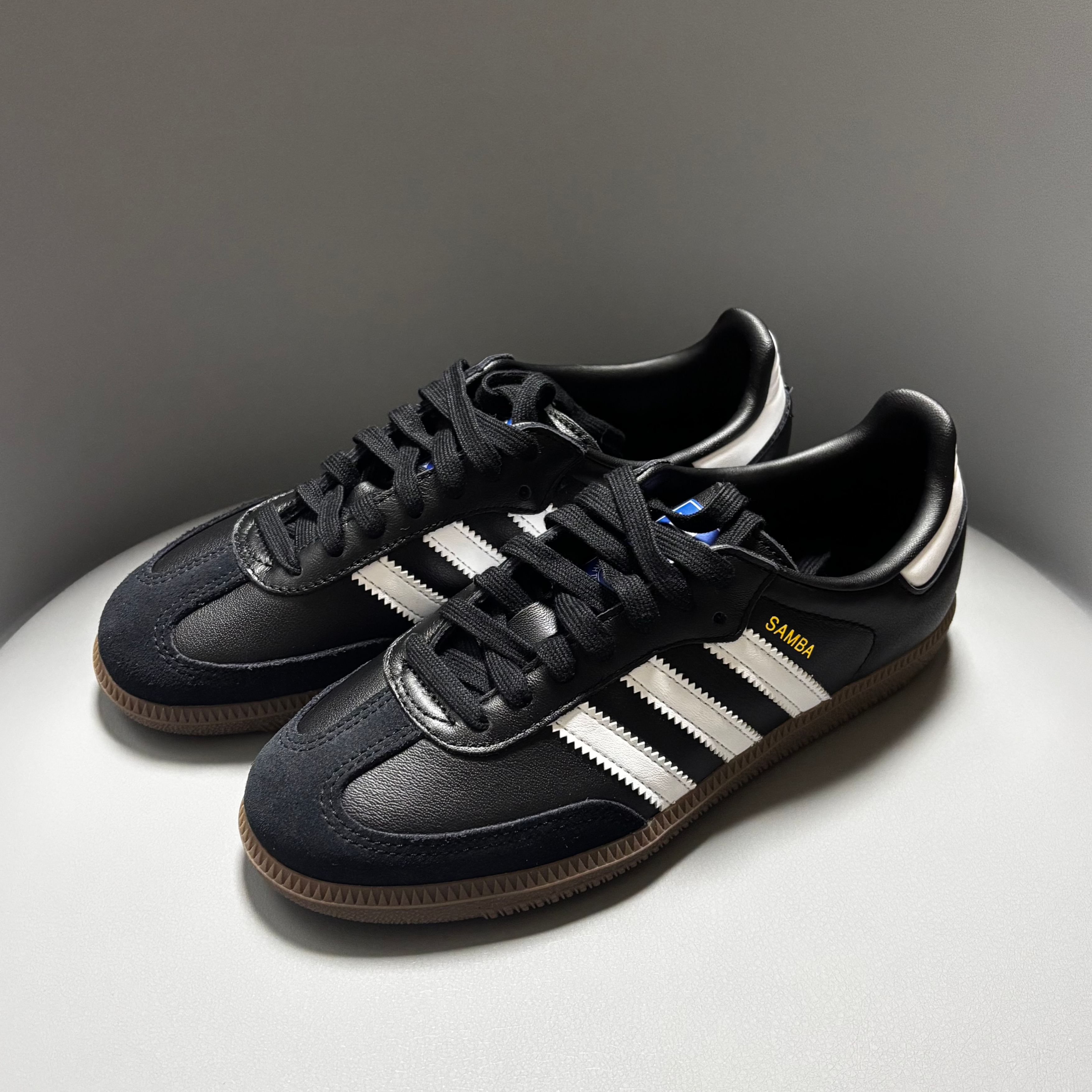 Adidas Samba OG Black White Gum 착용 스타일