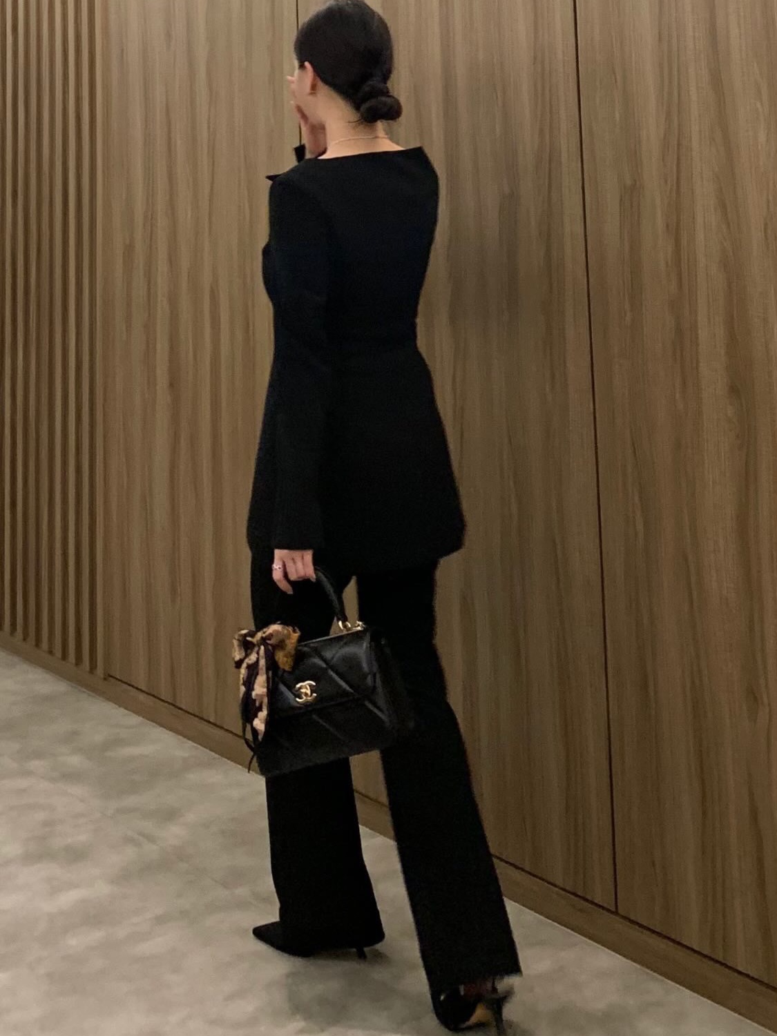 Chanel Small Flap Bag with Top Handle Lambskin & Gold Black, (W) Dior J'adior Slingback Pumps Technical Fabric Black 착용 스타일