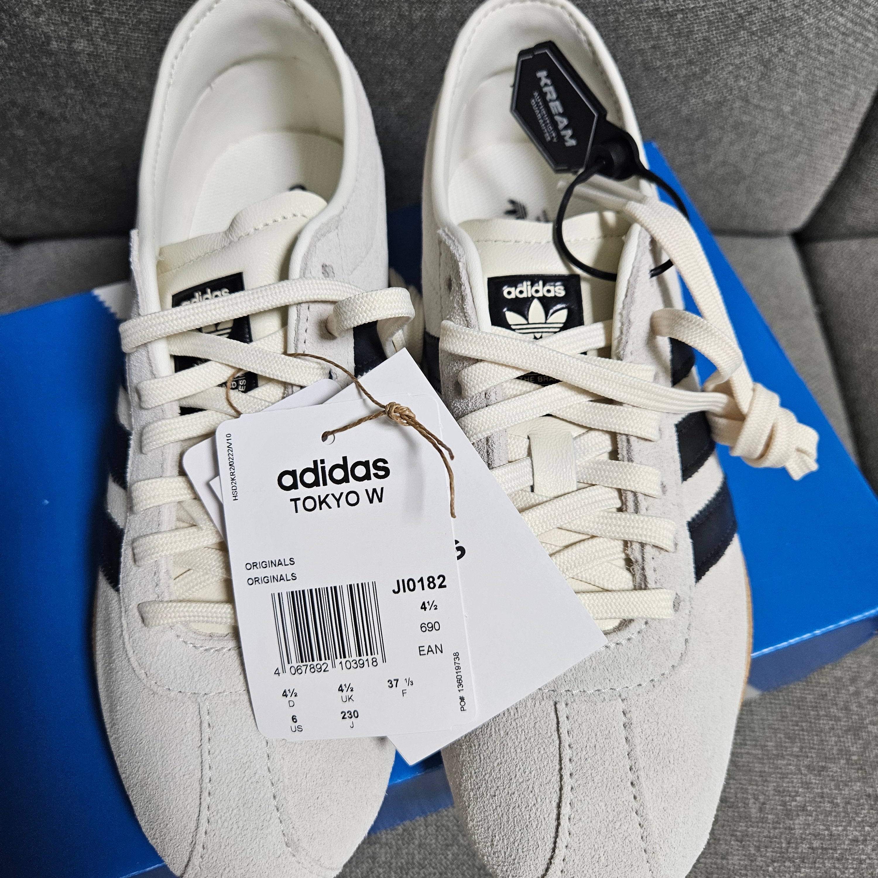(W) Adidas Tokyo Off White Core Black 착용 스타일 - 4