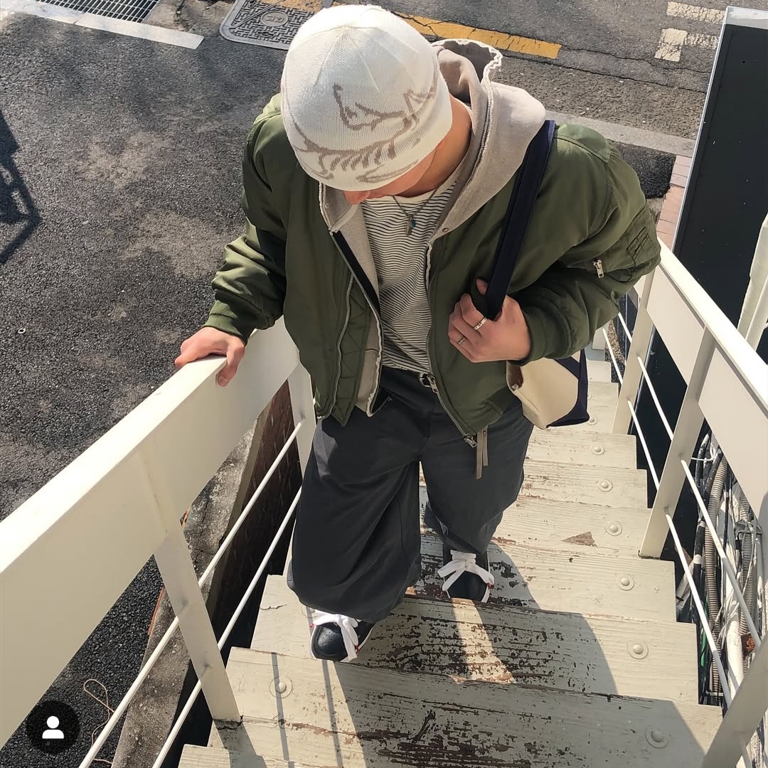 나이키 x 피스마이너스원 에어포스 1 로우 파라노이즈 3.0 블랙 앤 멀티컬러, 아크테릭스 버드 헤드 토크 룬 착용 스타일
