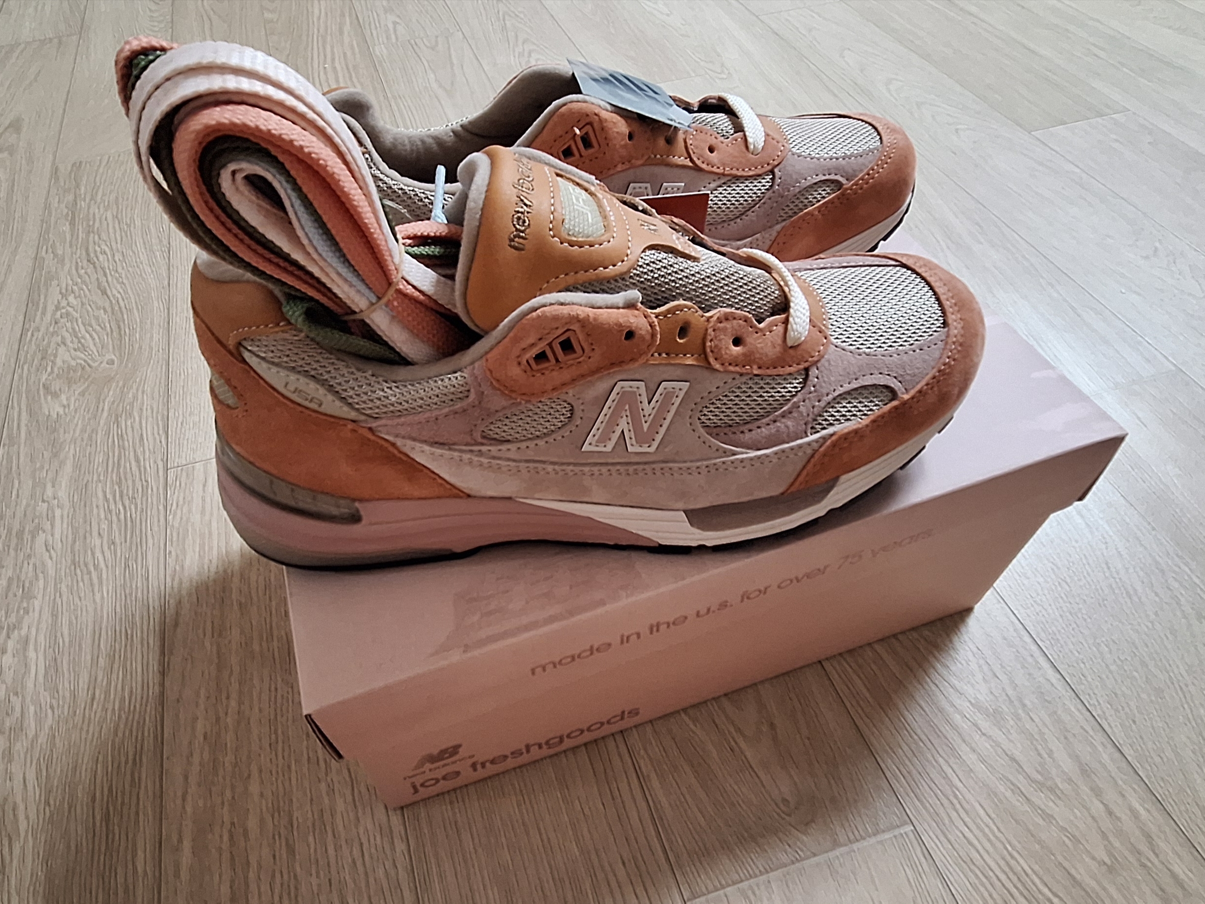 New Balance x Joe Freshgoods 992 Made in USA Aged Well 착용 스타일 - 2