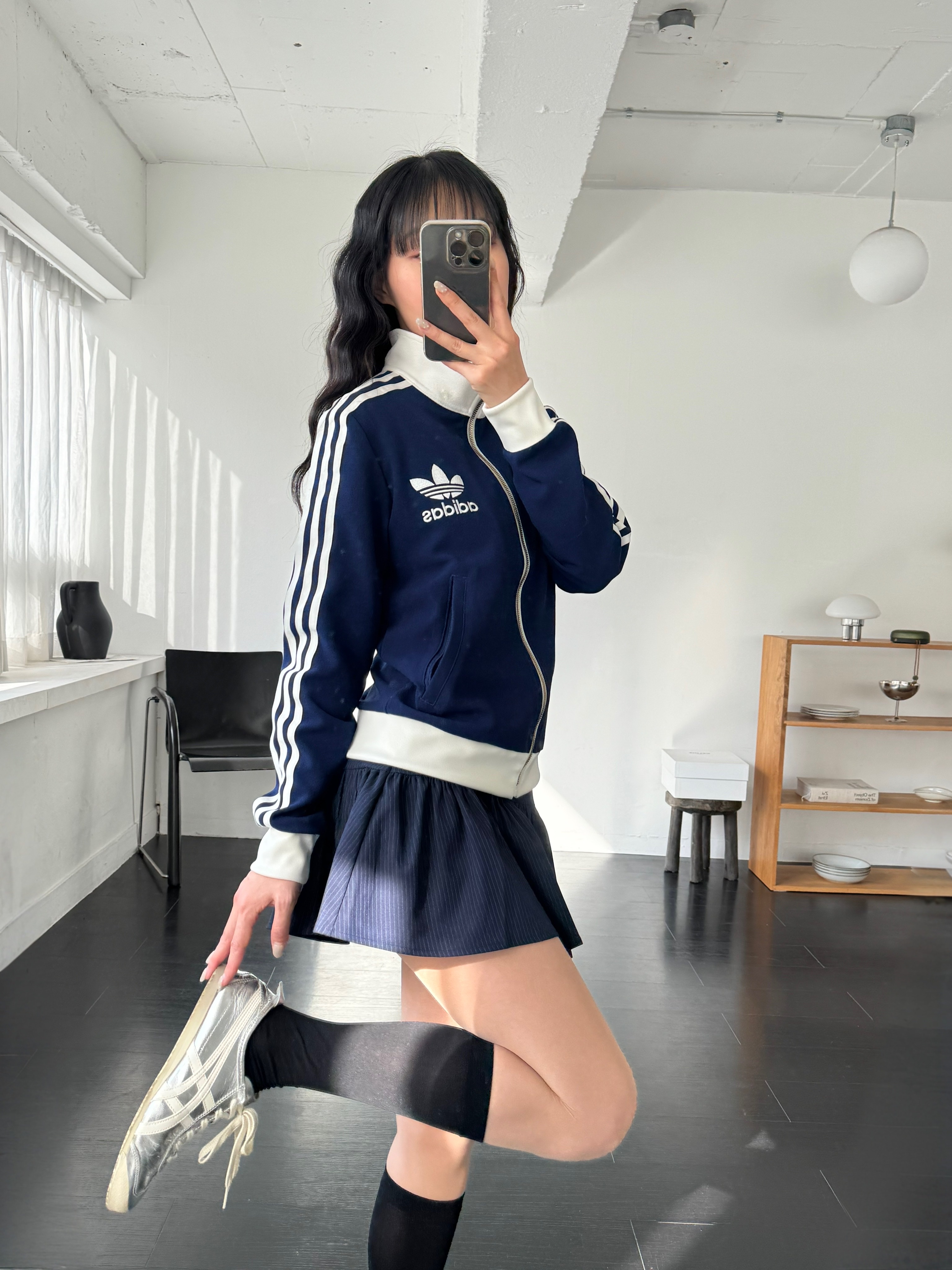 Onitsuka Tiger Mexico 66 Silver Off White, (W) Adidas Premium Originals Track Top Dark Blue Off White - KR Sizing 착용 스타일