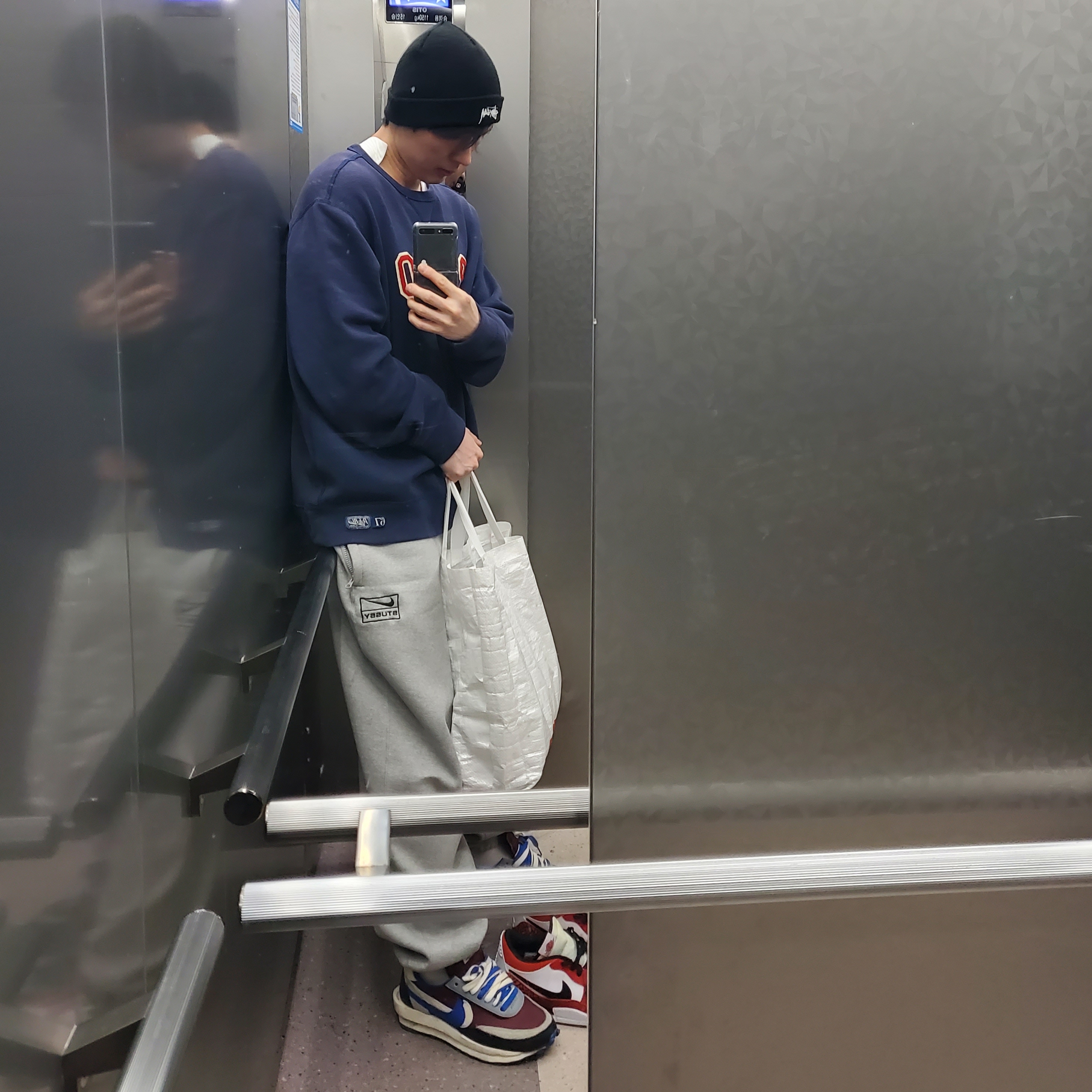 Nike x Sacai x Undercover LDWaffle Night Maroon Team Royal 착용 스타일