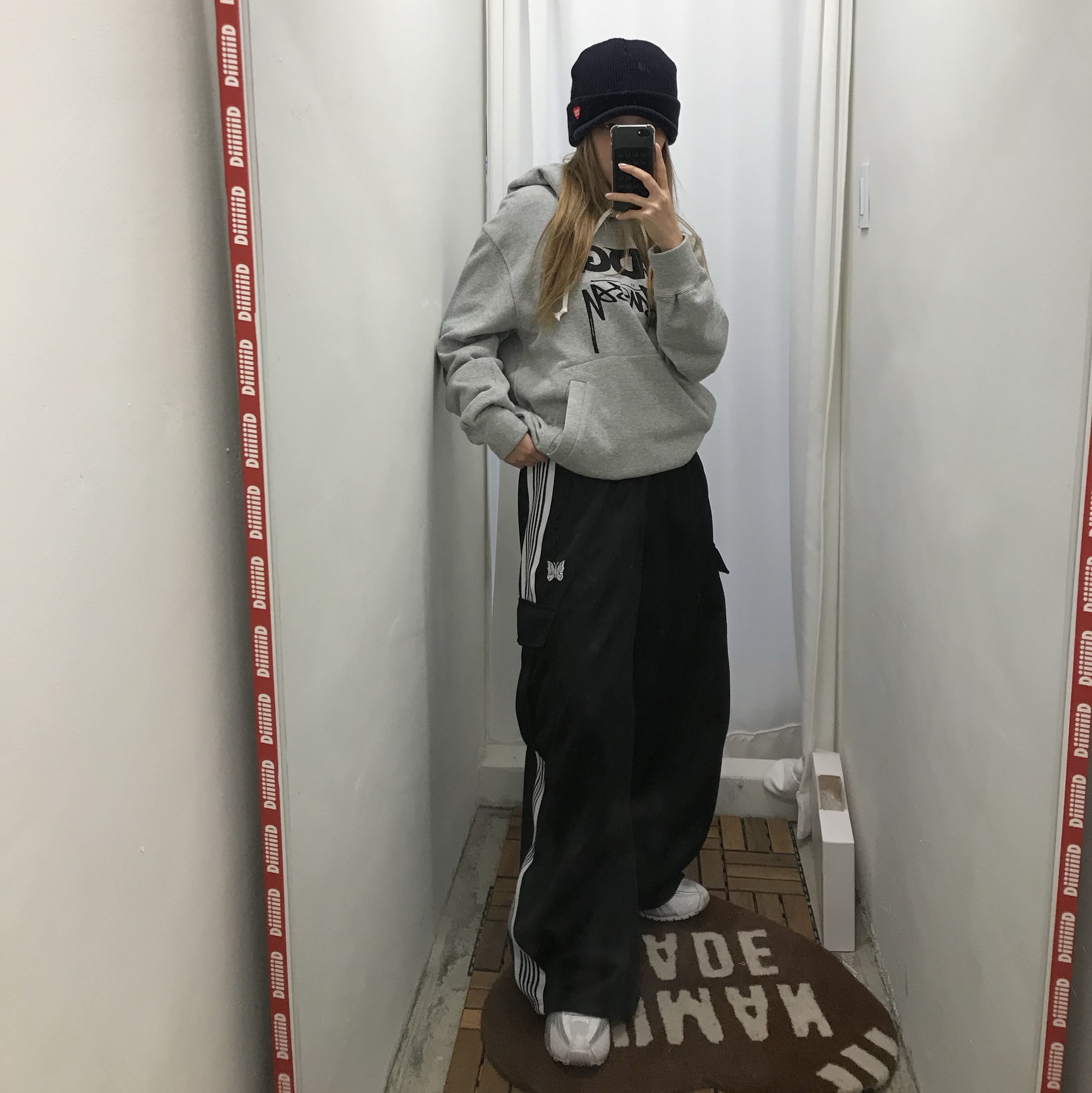 CDG x 스투시 후드 그레이, 휴먼 메이드 오슬로 캡 네이비 착용 스타일 - 3