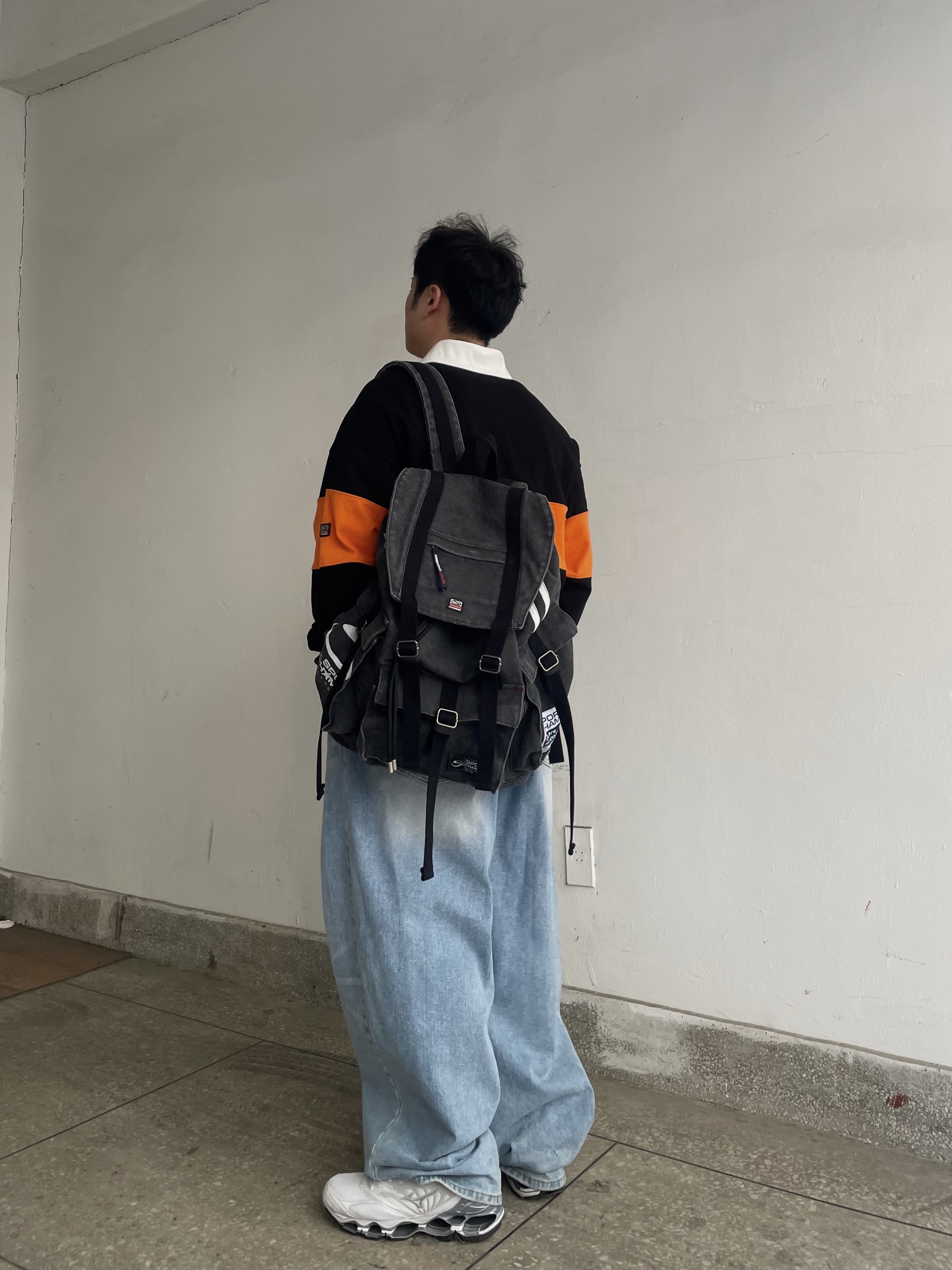 SPORT CHAMBER SC Sporty Rucksack Charcol 착용 스타일 - 2