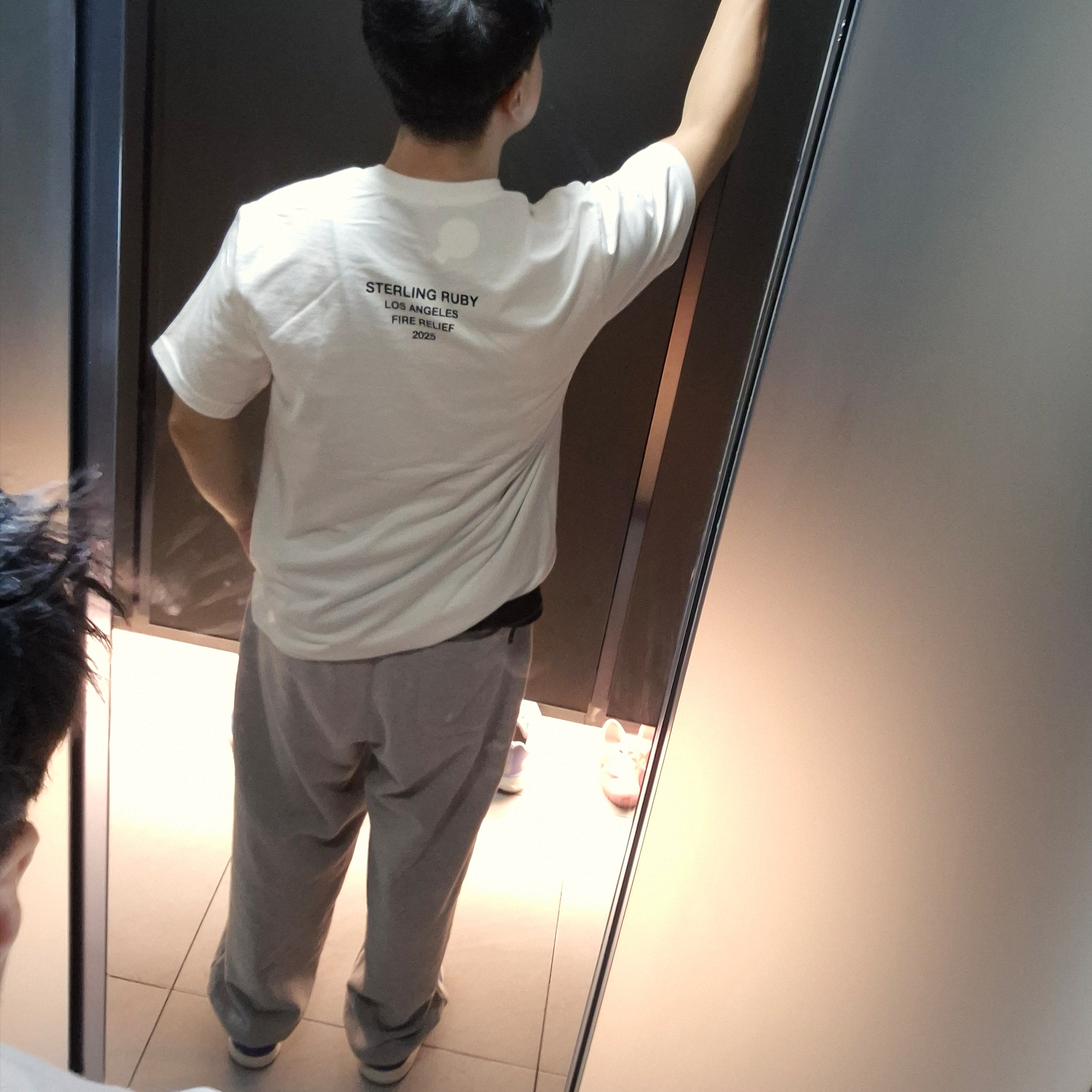 Supreme Los Angeles Fire Relief Box Logo T-Shirt White - 25SS 착용 스타일 - 4
