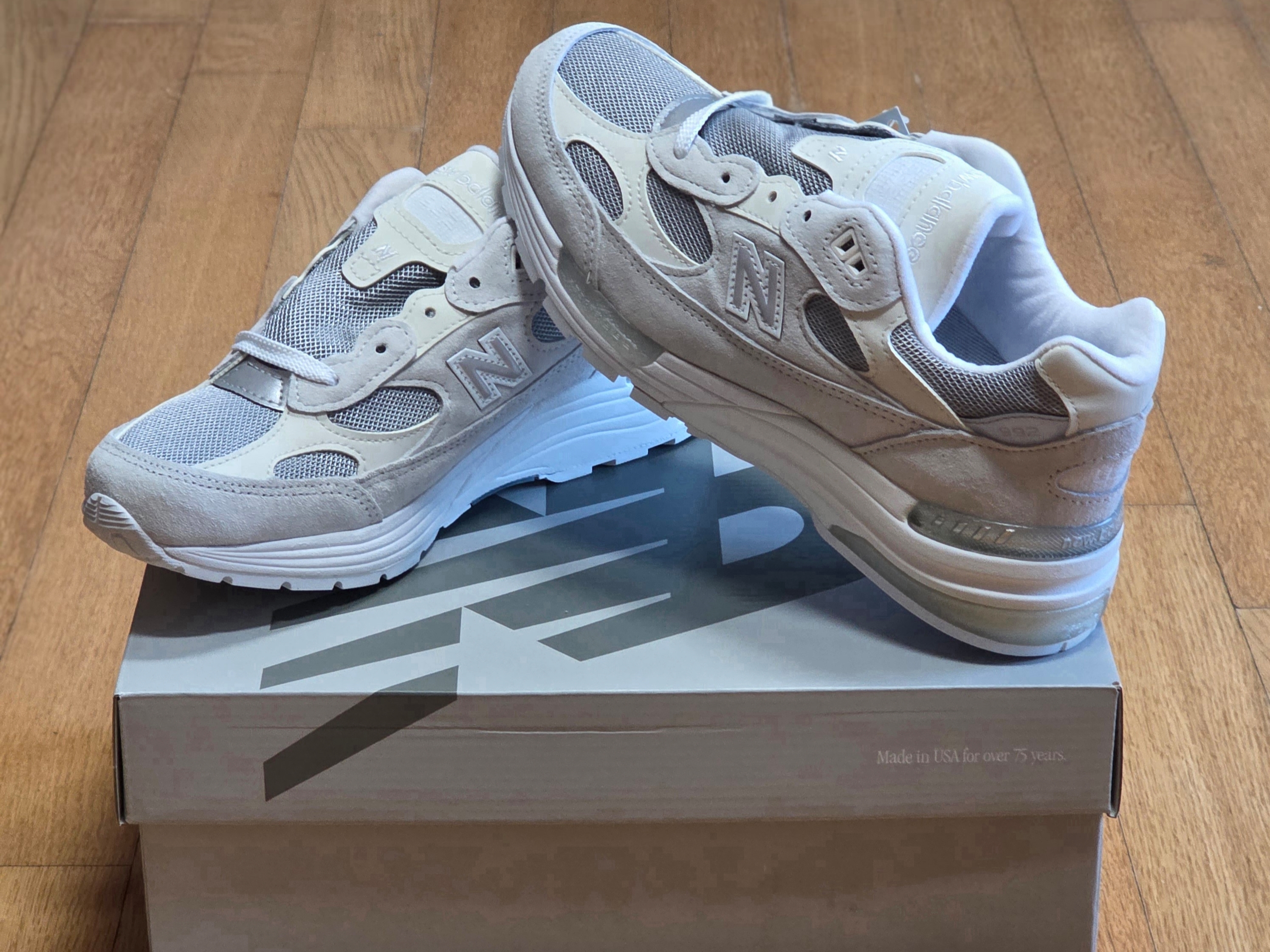 New Balance 992 Made in USA Core White Reflection 착용 스타일
