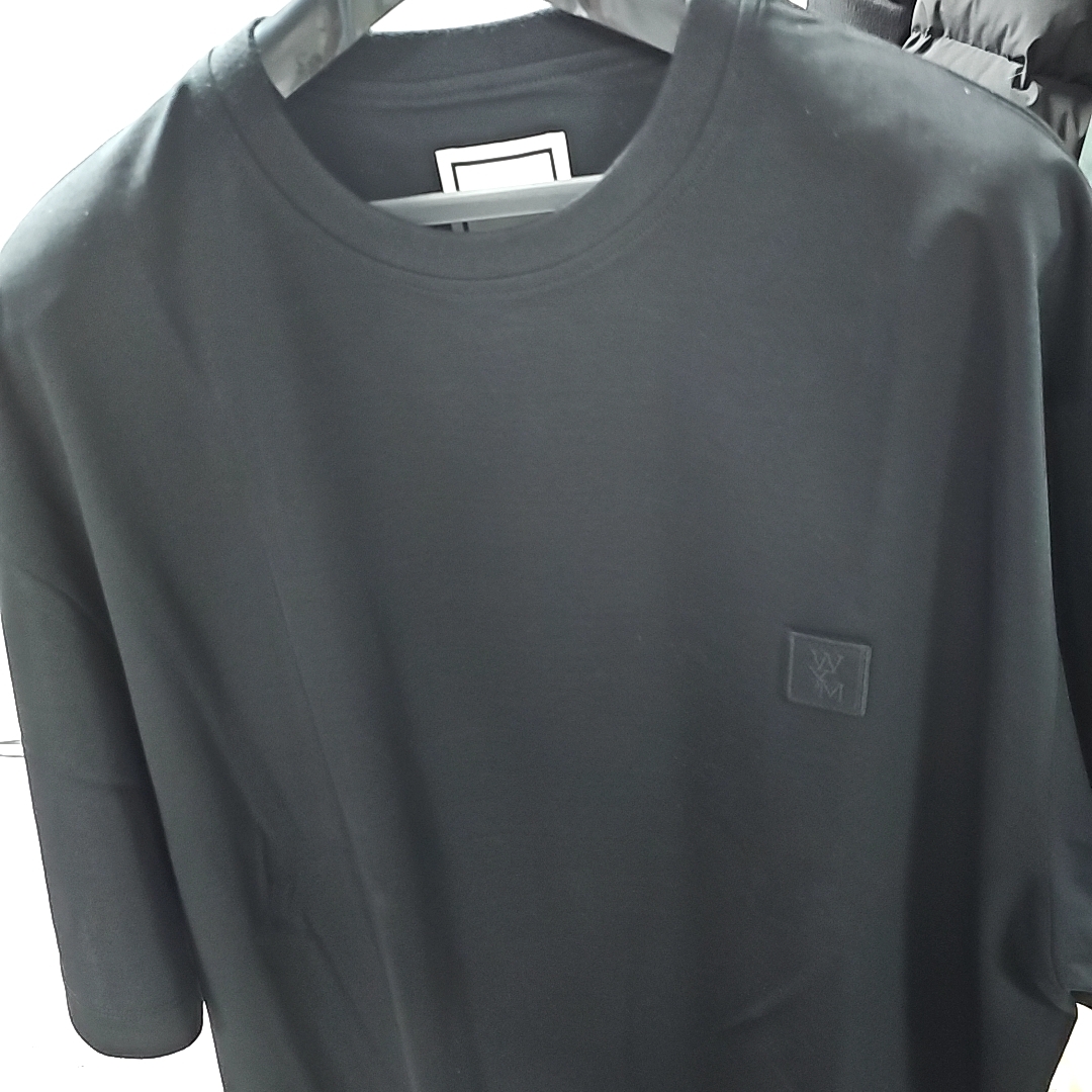 Wooyoungmi Swaying Flower Back Logo T-Shirts Black - 24FW 착용 스타일 - 2
