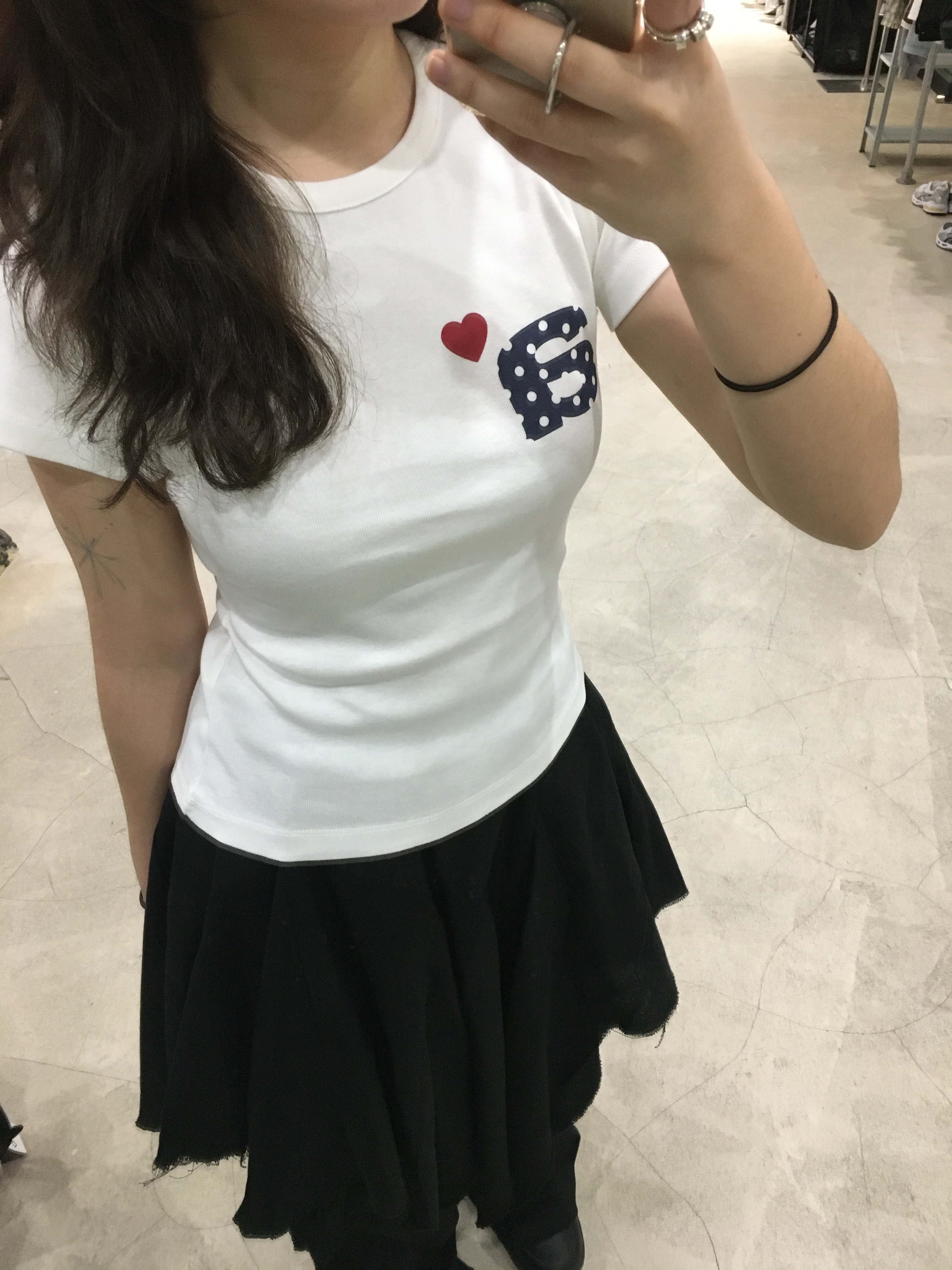 AEAE Dot Small Letter Tee White 착용 스타일 - 1