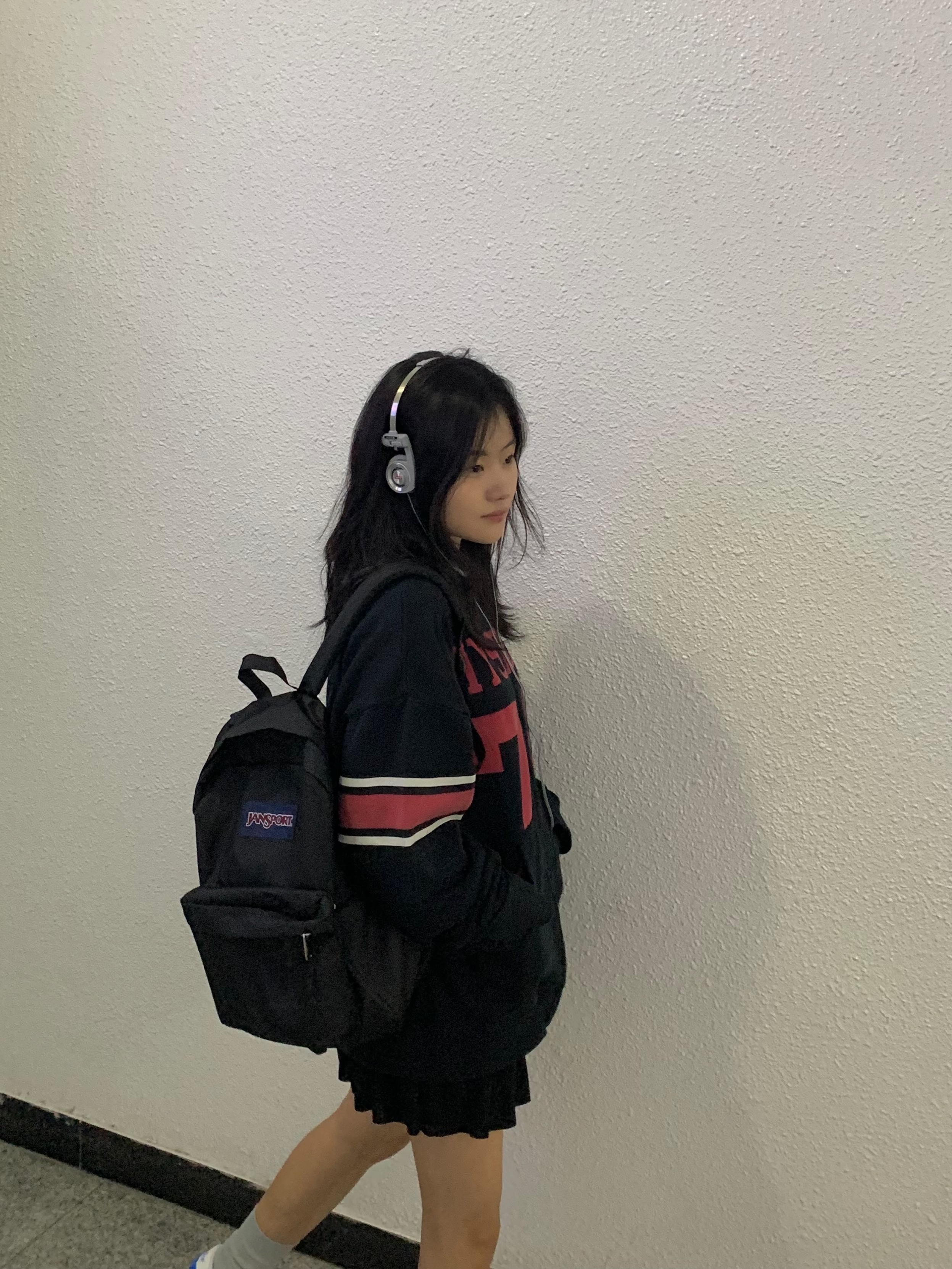 (W) Hysteric Glamour Hysteric 76 Oversized Jumper Black, Supreme x Koss Portapro Headphones Silver - 23FW 착용 스타일 - 1