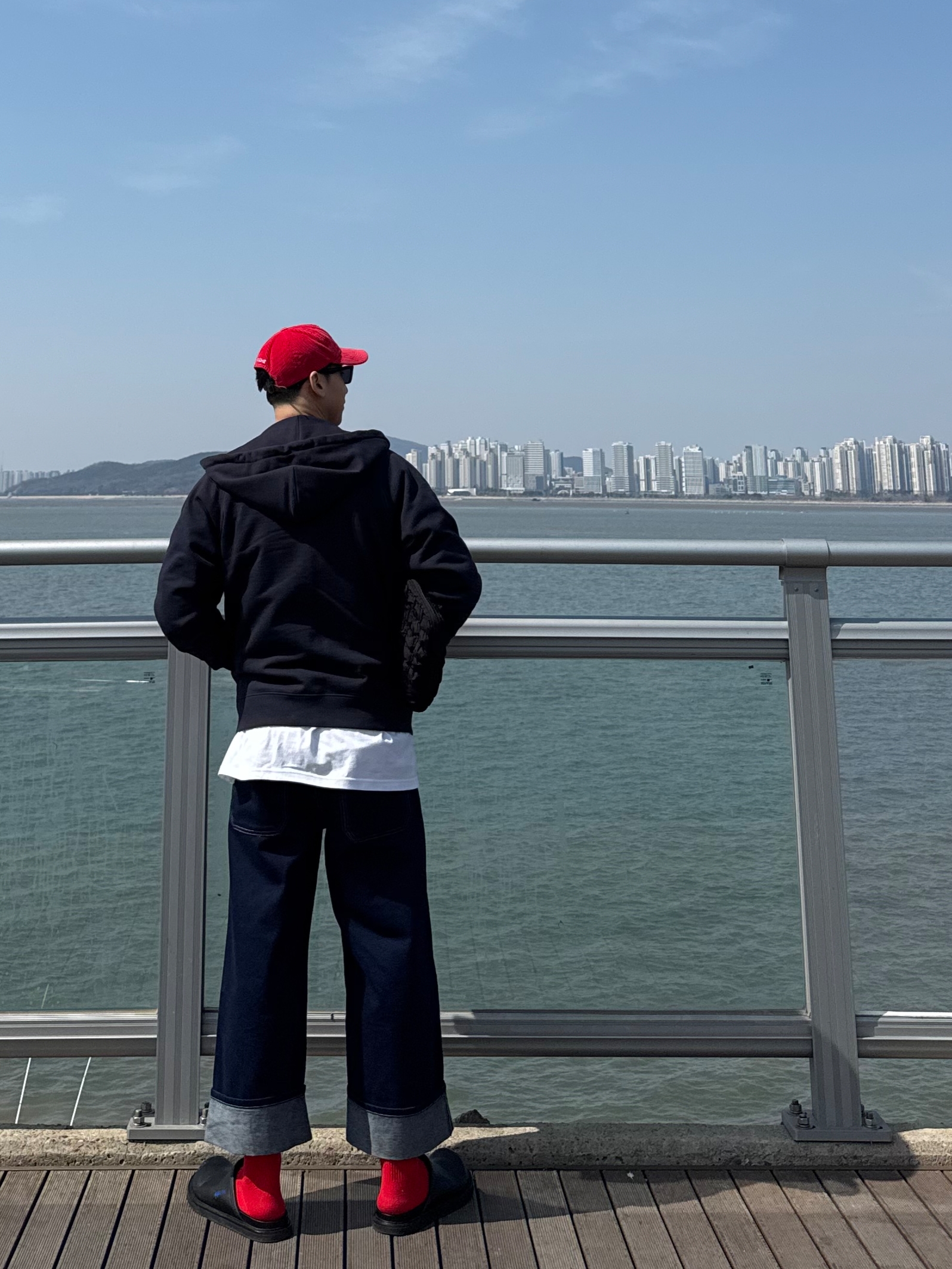 Supreme Corduroy S Logo 6-Panel Bright Red - 24FW, Supreme x Aphex Twin Windowlicker T-Shirt White - 25SS 착용 스타일 - 2