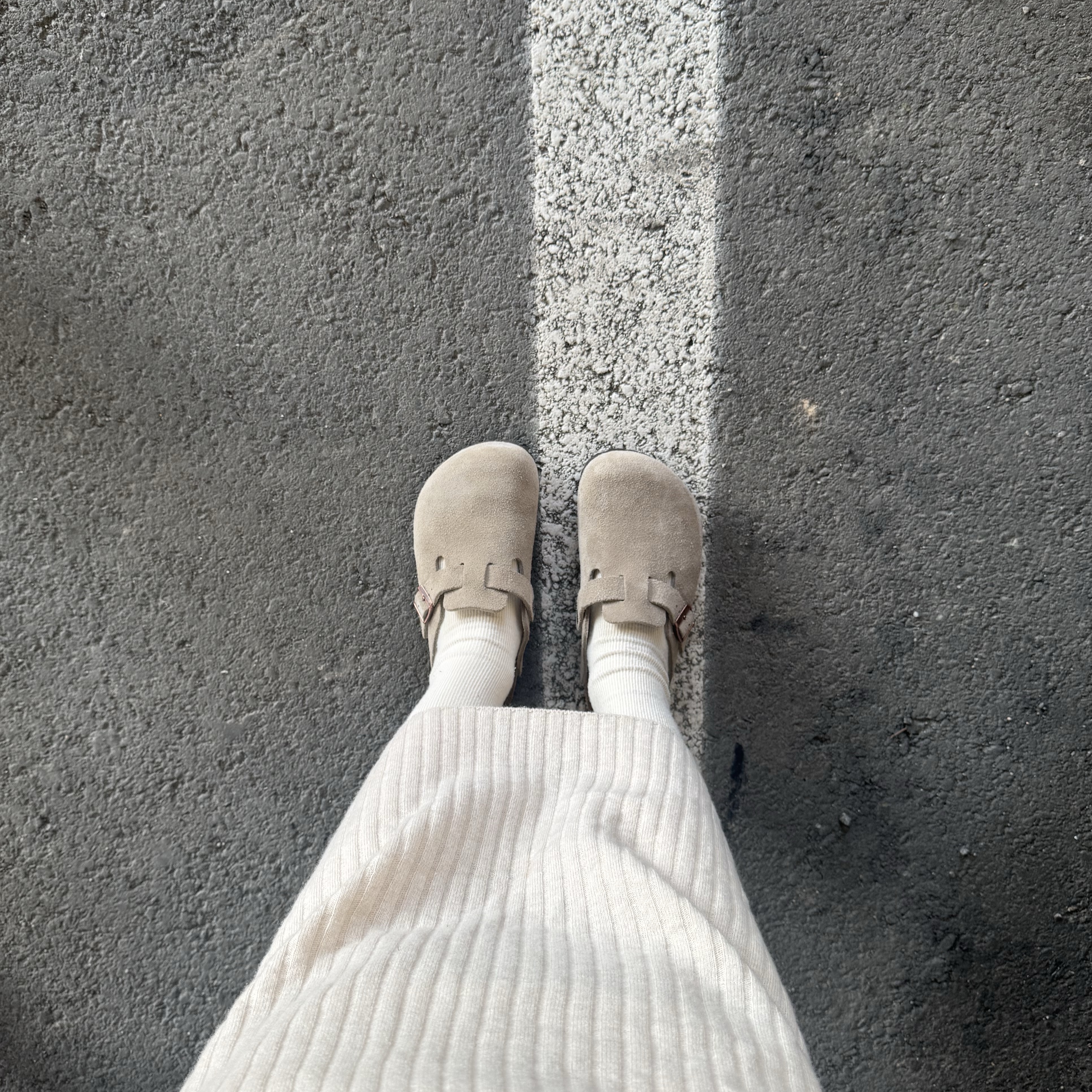 Birkenstock Boston Soft Footbed Taupe - Regular 착용 스타일