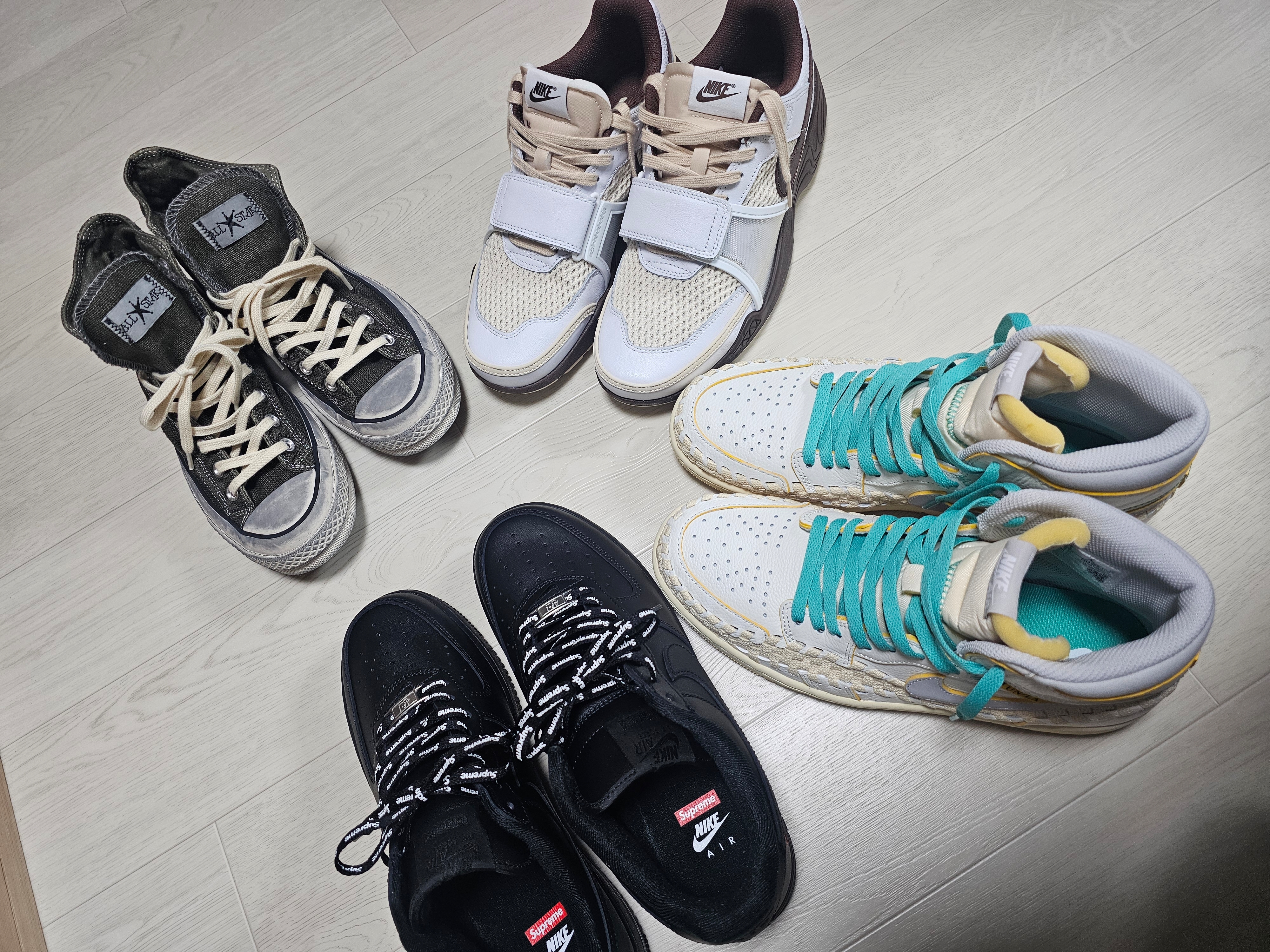 Jordan 1 x Bephies Beauty Supply x Union Retro High OG SP Summer '96, Nike x Supreme Air Force 1 Low Black 착용 스타일