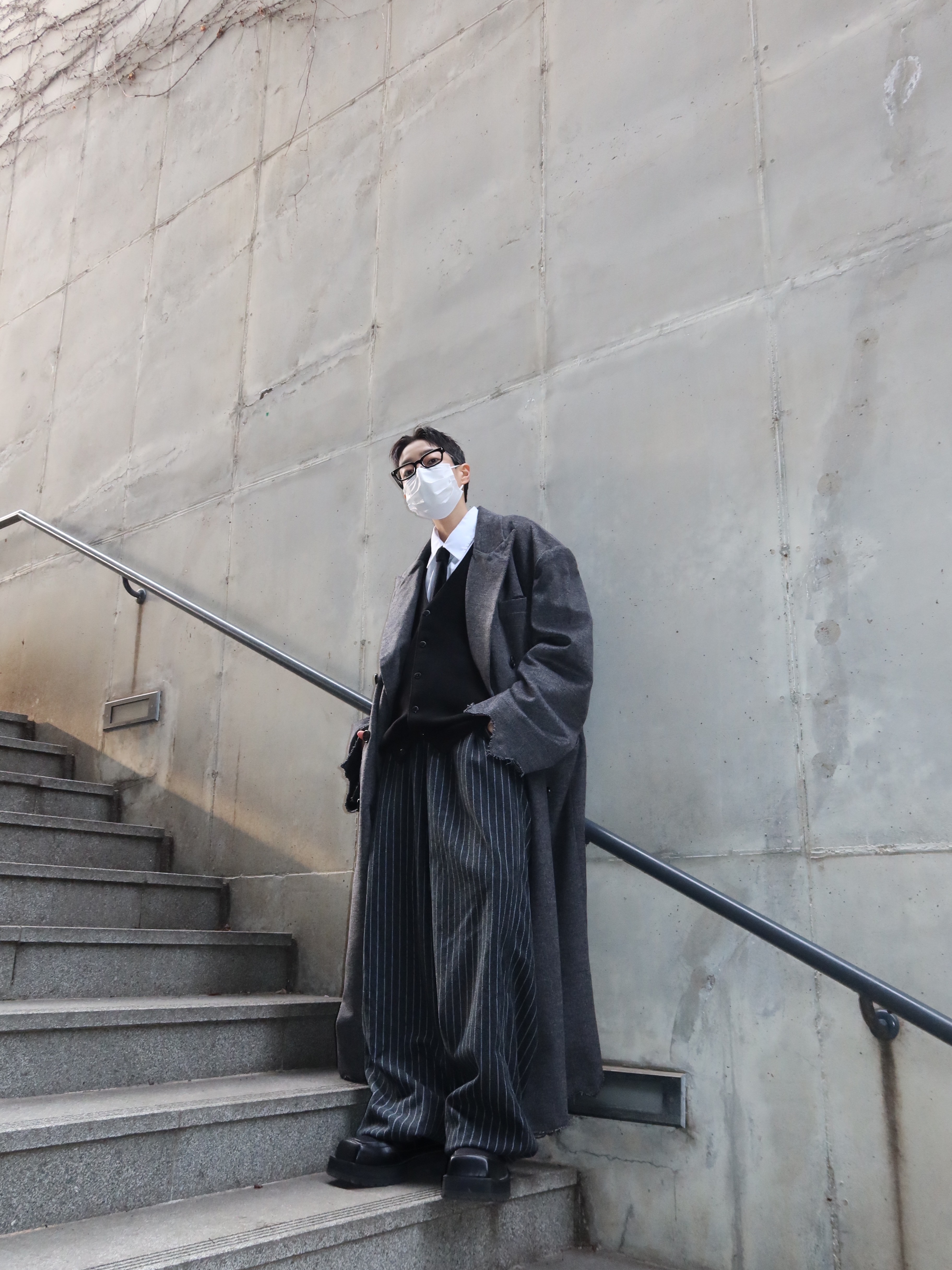 Hono Report Easy Big Pants Black Stripe 착용 스타일 - 4