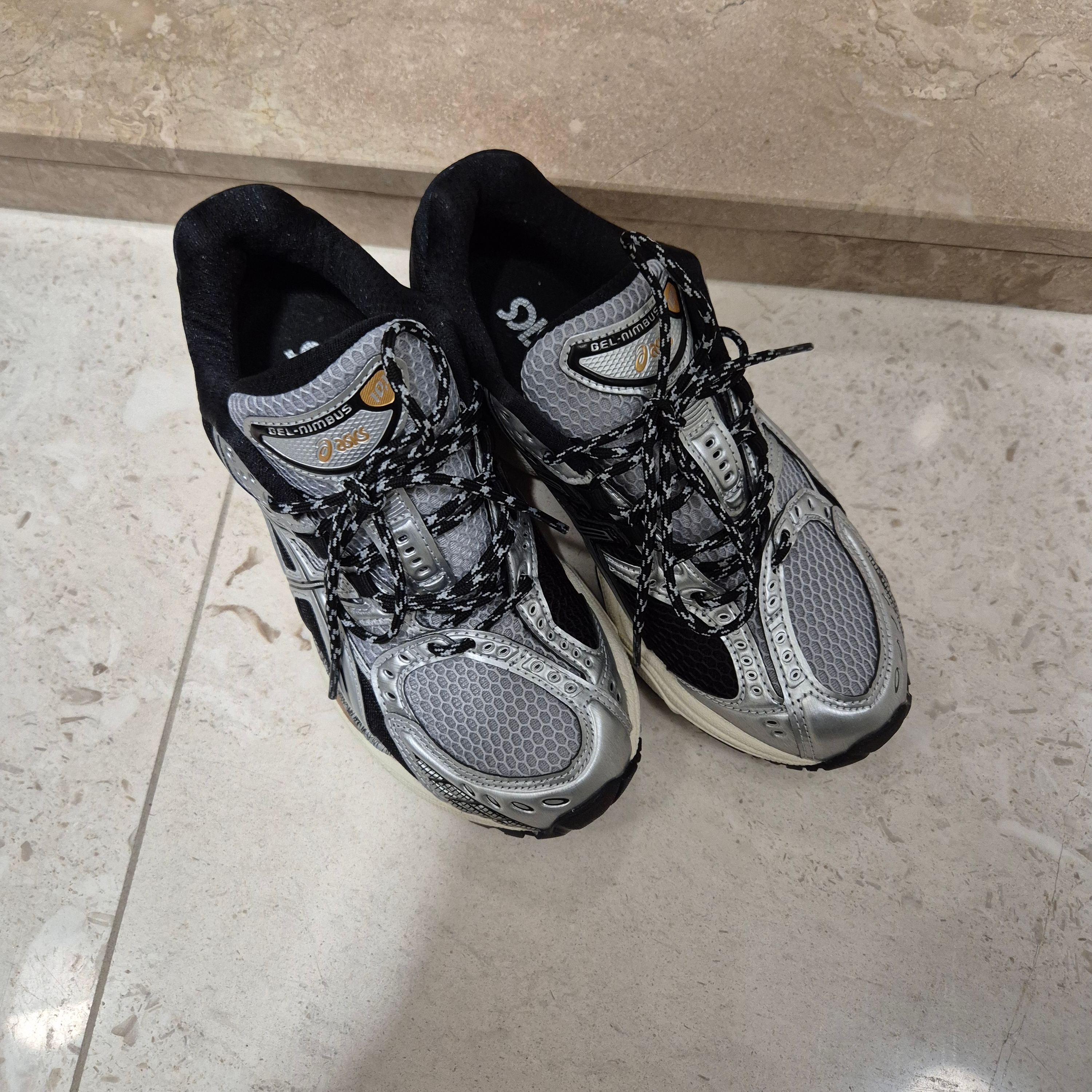 Asics Gel-Nimbus 10.1 Piedmont Grey Pure Silver 착용 스타일