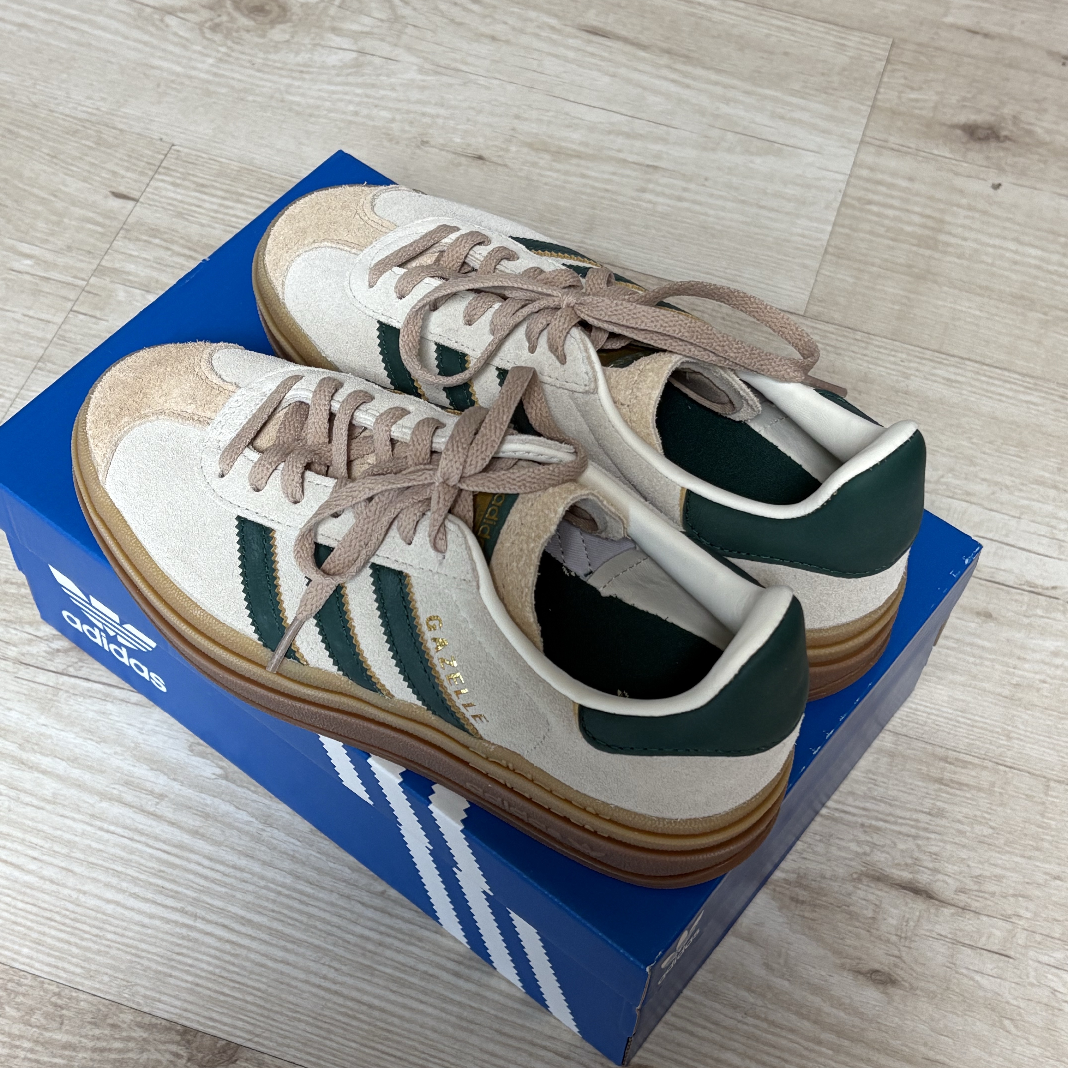 (W) Adidas Gazelle Bold Cream White Collegiate Green 착용 스타일