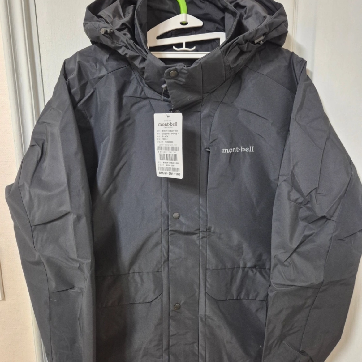 Montbell Wind Blast Hooded Jacket Black 착용 스타일