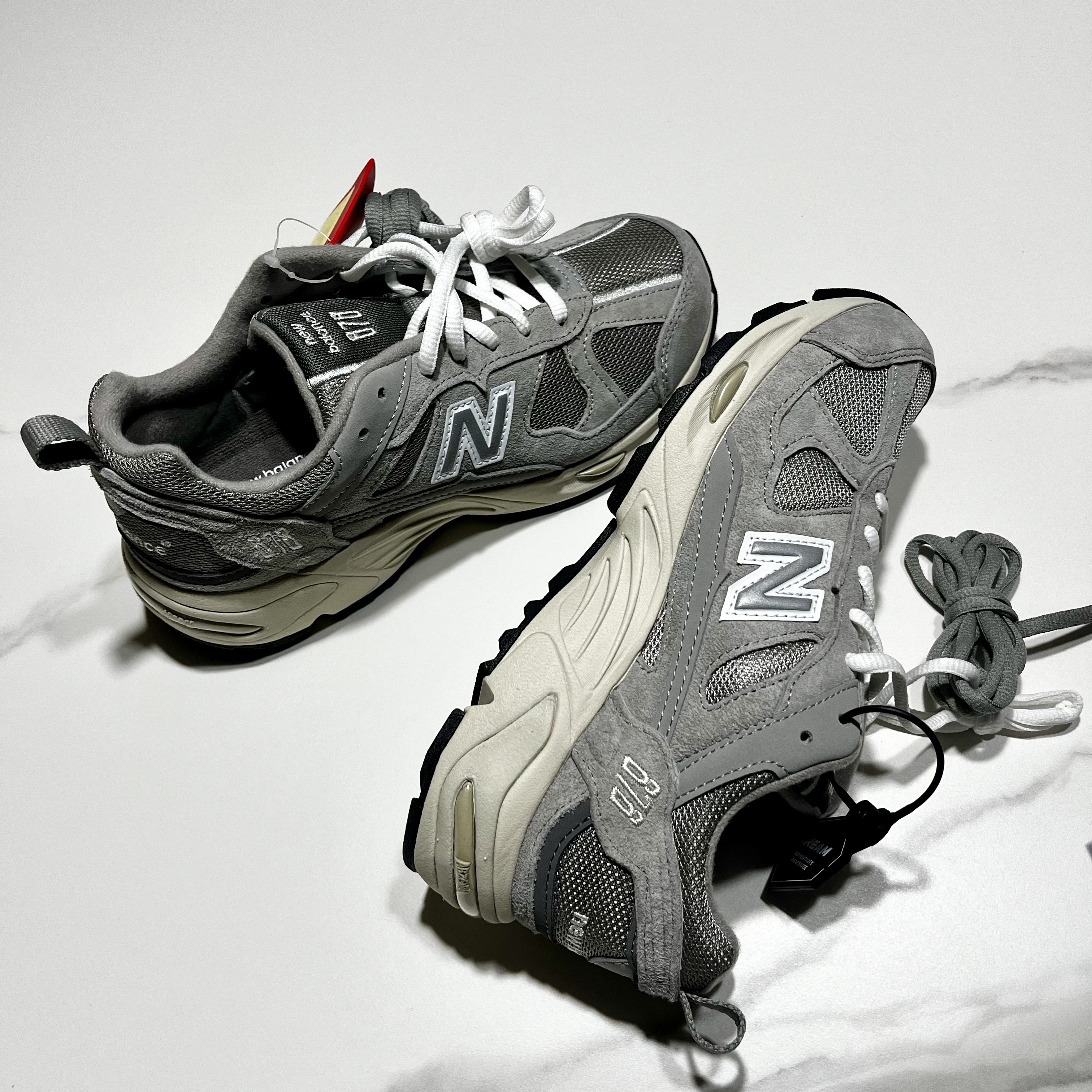 New Balance 878 Gray 착용 스타일