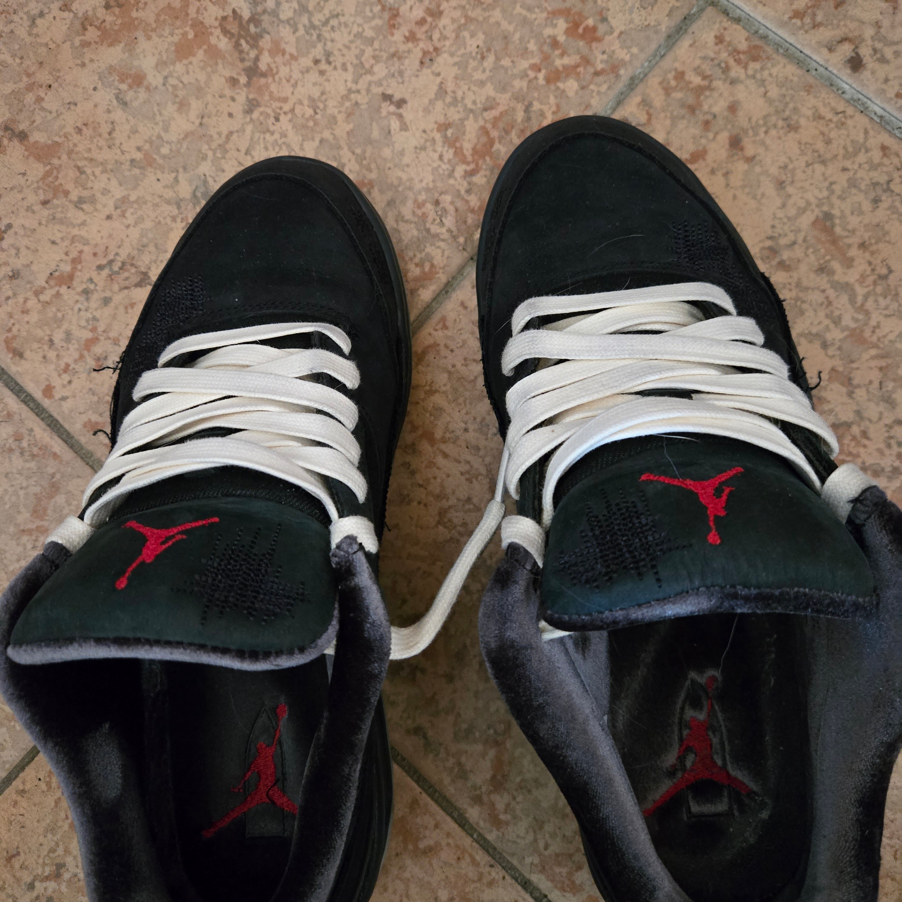 (W) Jordan x Who Decides War Flight Court Black Varsity Red 착용 스타일