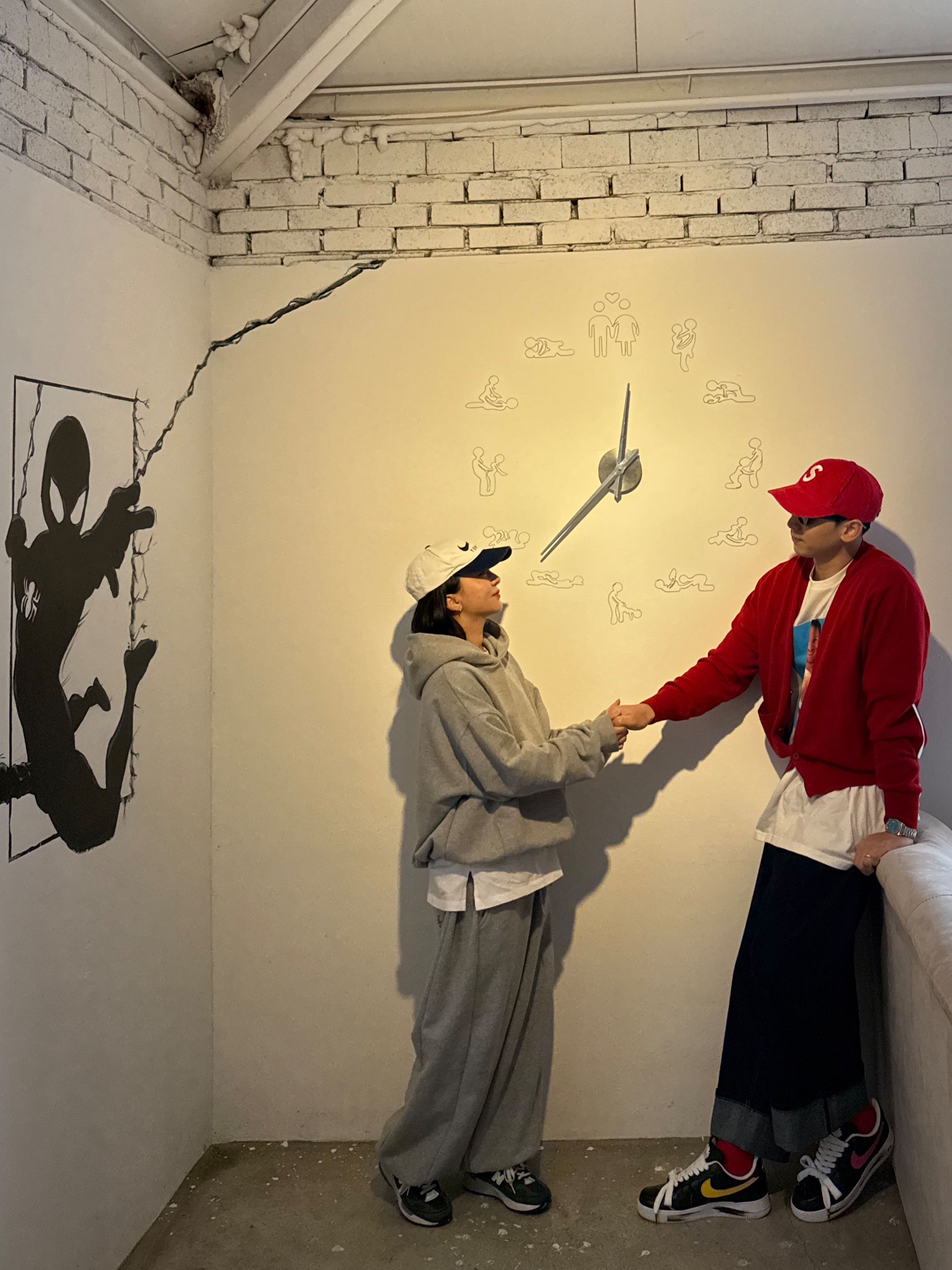 Supreme Corduroy S Logo 6-Panel Bright Red - 24FW, Supreme x Aphex Twin Windowlicker T-Shirt White - 25SS 착용 스타일
