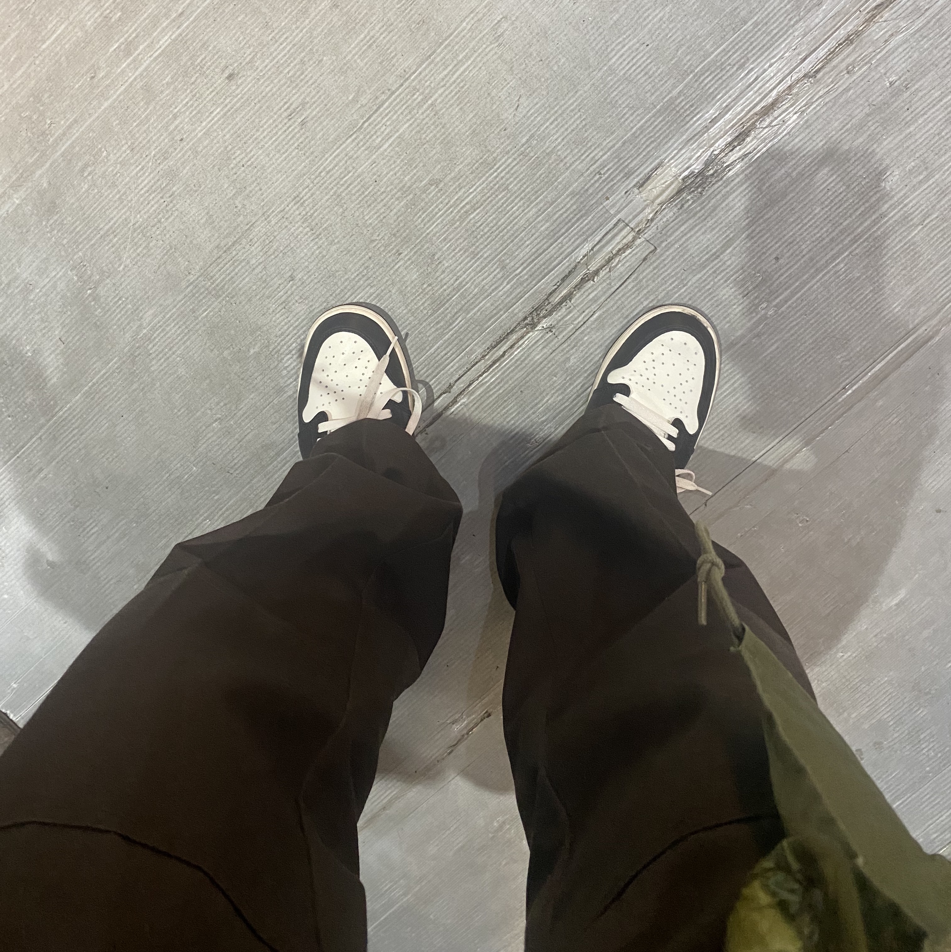 Jordan 1 Retro Low OG Mocha 착용 스타일