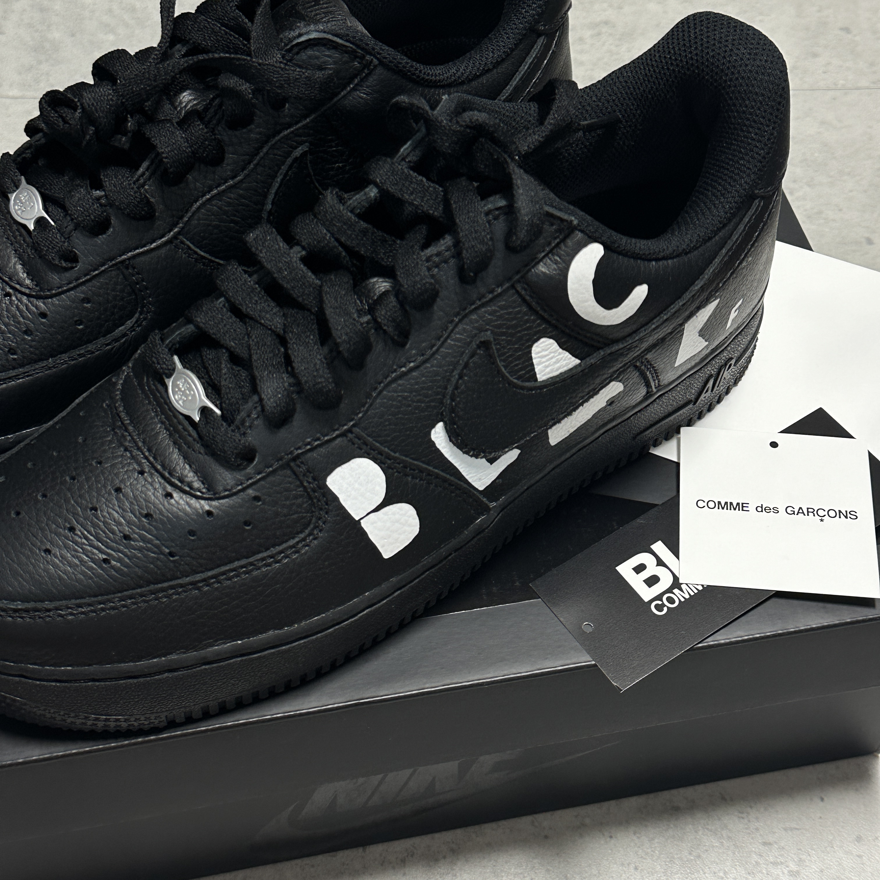Nike x Comme des Garcons Black Air Force 1 Low Retro SP Black 착용 스타일 - 3