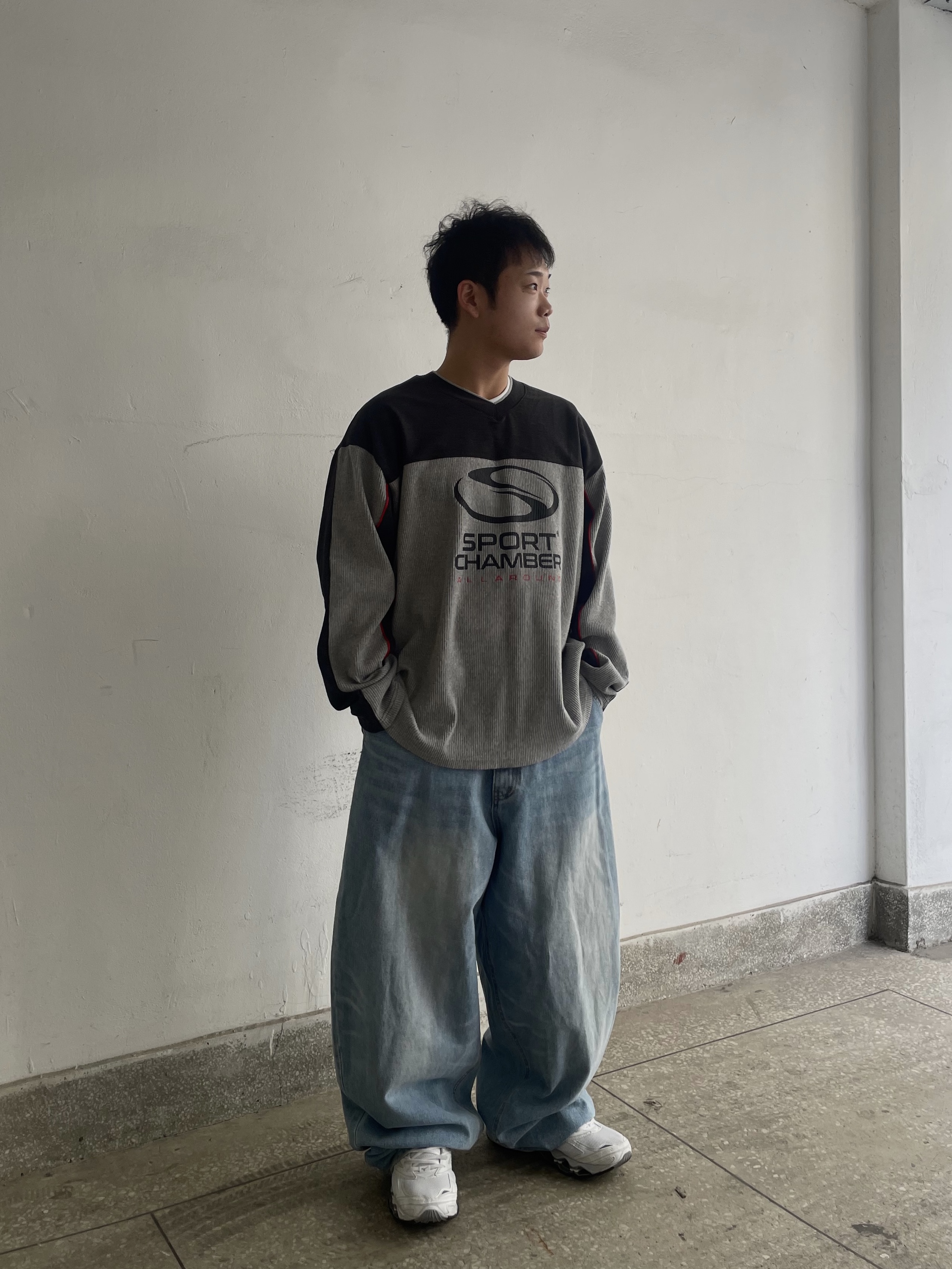 SPORT CHAMBER SC Block Symbol T-Shirt Charcoal 착용 스타일