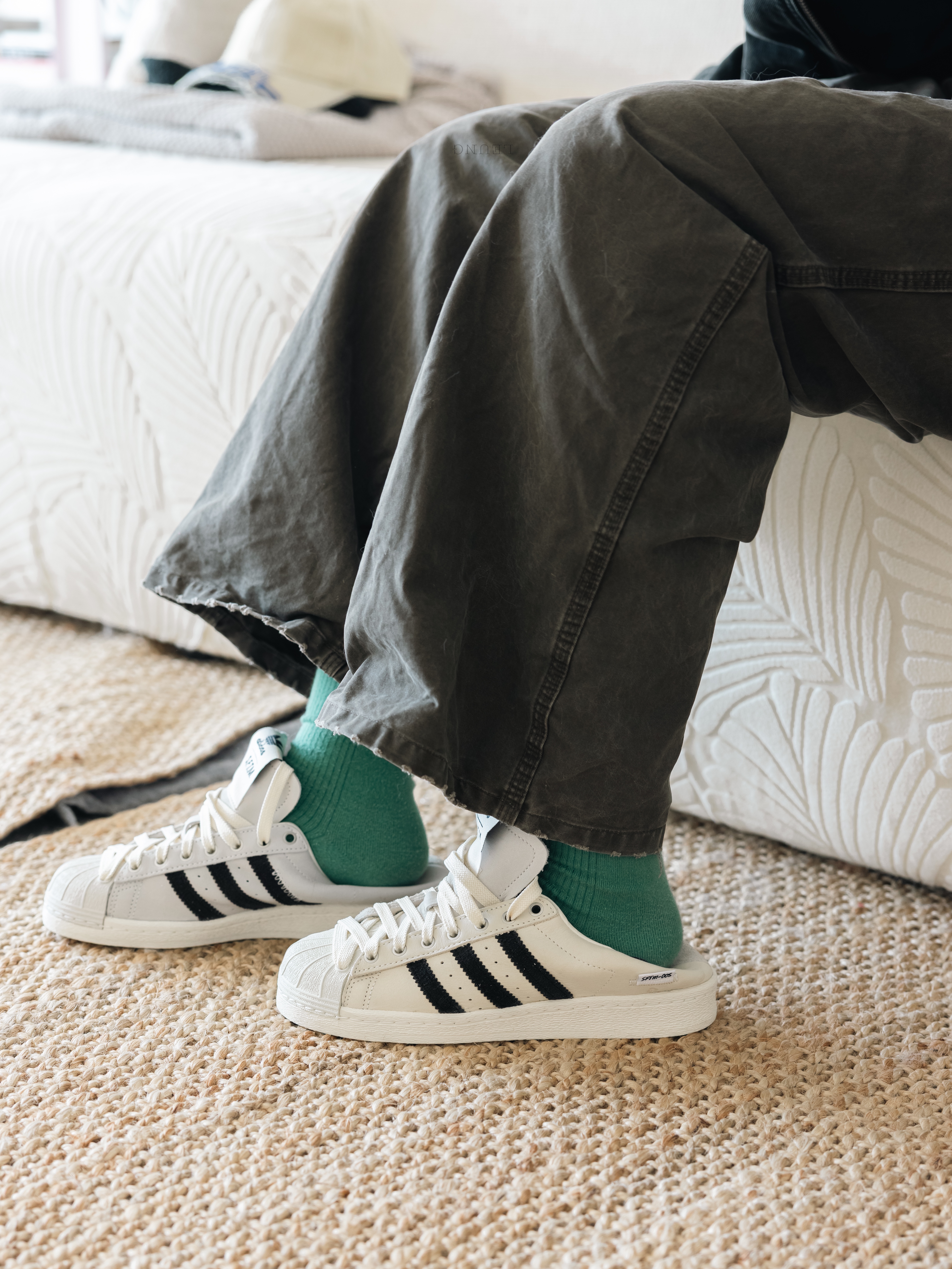 Adidas x Song for the Mute Superstar 82 Cream White Core Black 착용 스타일 - 2