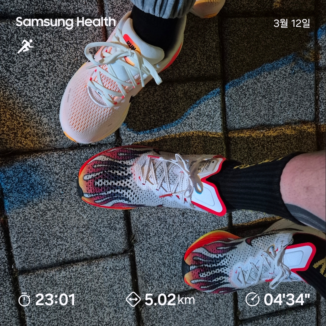 Nike ZoomX Vaporfly Next% 3 PRM White Habanero Red 착용 스타일