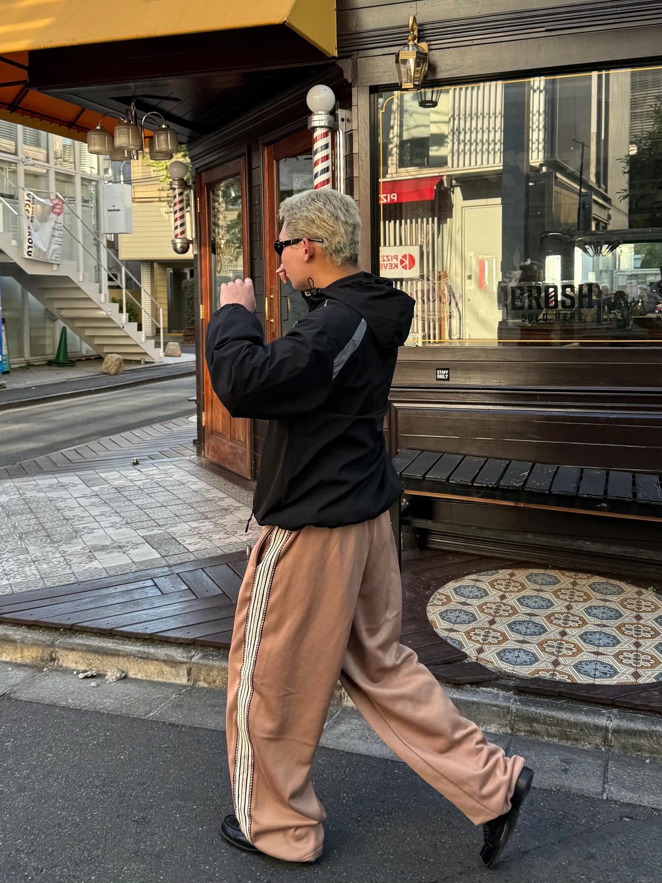 Haruta HS-906 Penny Loafer Black, (W) Saint Laurent SL 557 Shade Sunglasses Black 착용 스타일 - 9