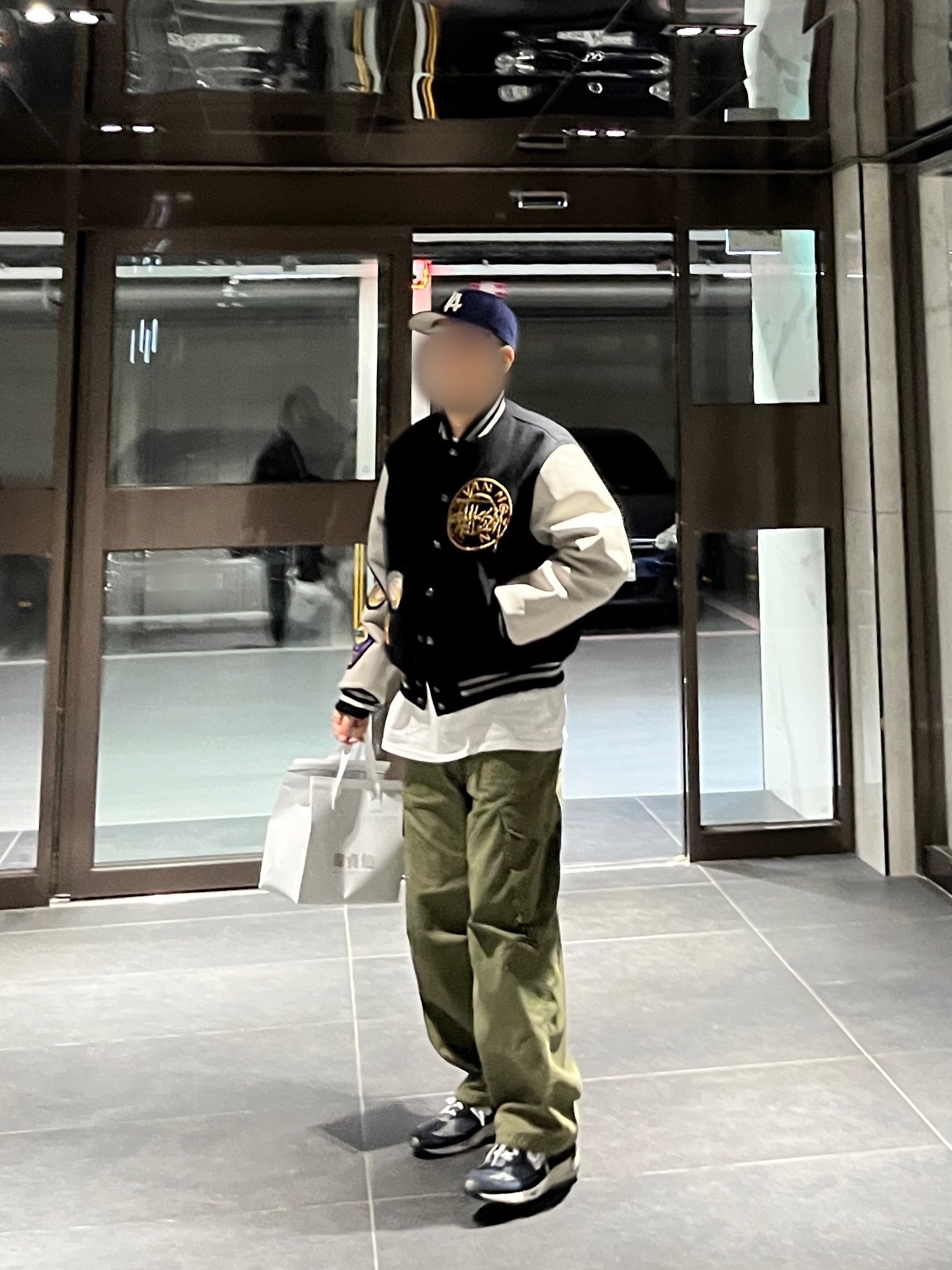 Stussy x Dries Van Noten Varsity Jacket Black, New Balance 991 Made in UK Navy 착용 스타일 - 1
