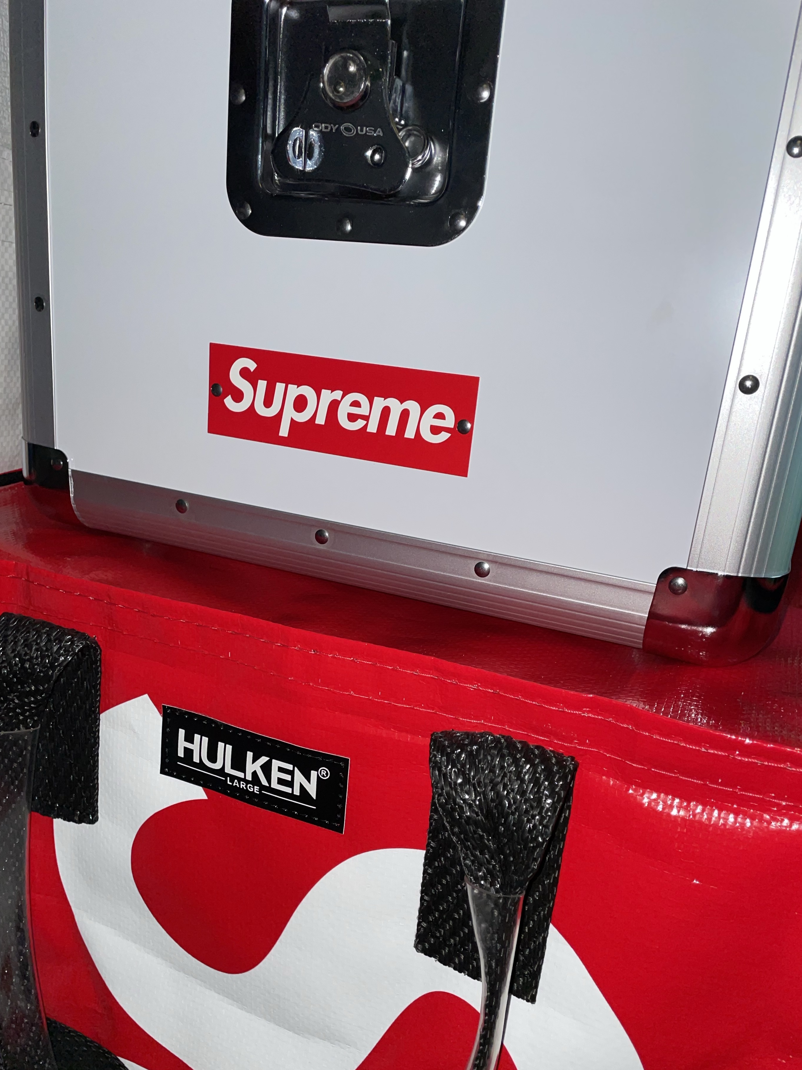 Supreme x Odyssey Record Case White - 25SS, Supreme x Hulken Rolling Tote Bag Red - 24FW 착용 스타일