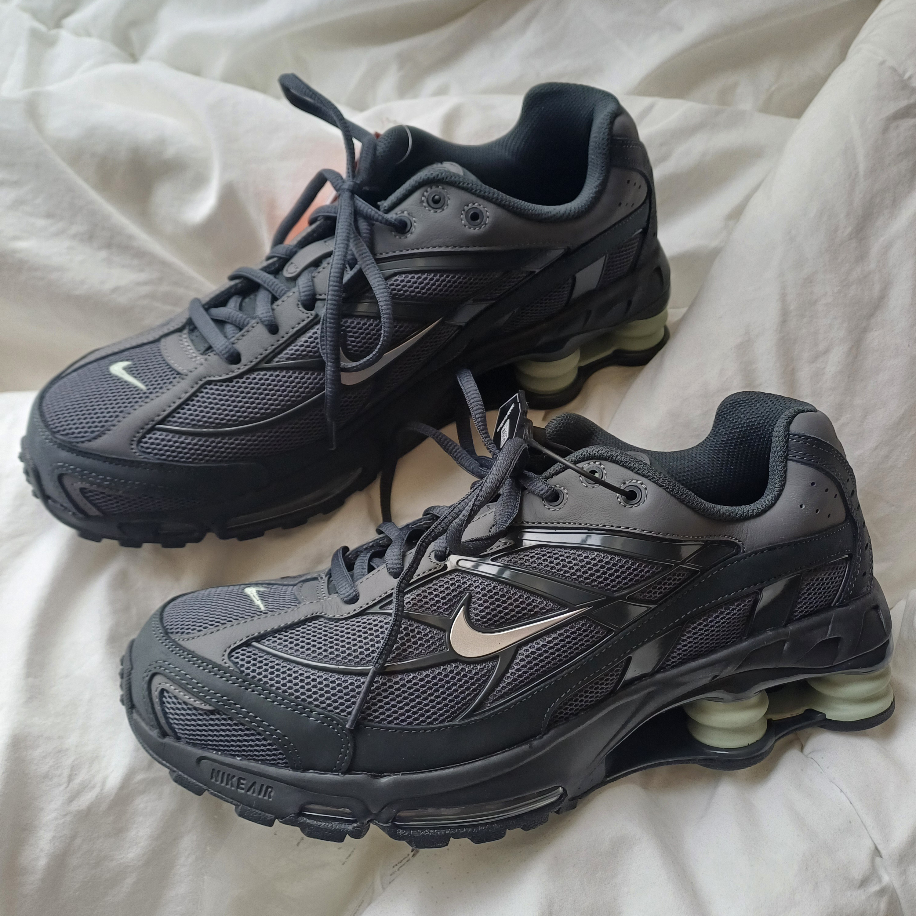 Nike Shox Ride 2 Iron Grey and Anthracite 착용 스타일 - 1