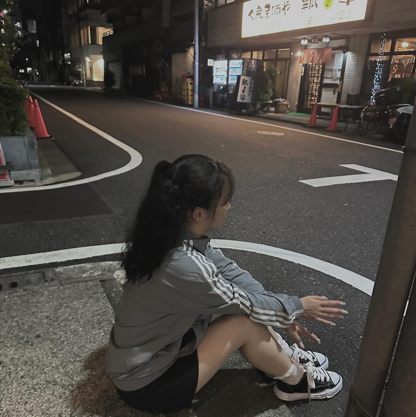 (W) Adidas Originals Woven Track Top Grey Three - KR Sizing, Maison Mihara Yasuhiro Peterson23 OG Sole Canvas Low-top Sneakers Black 착용 스타일