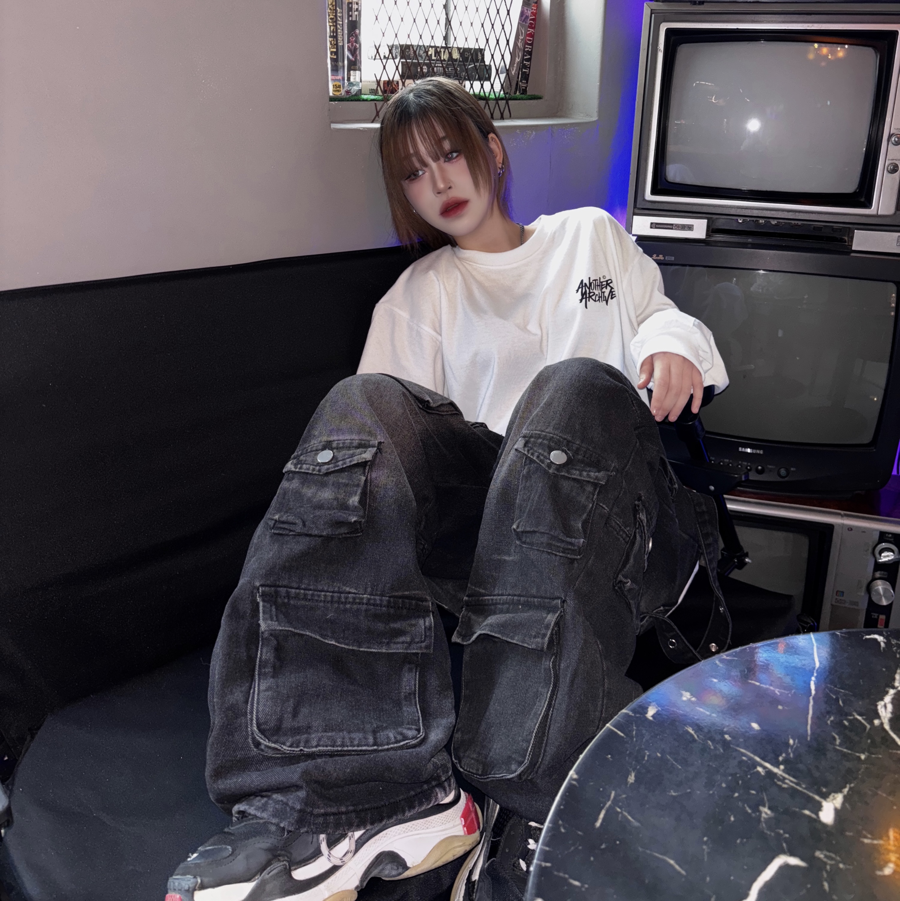 Balenciaga Triple S Sneakers Black 착용 스타일 - 2