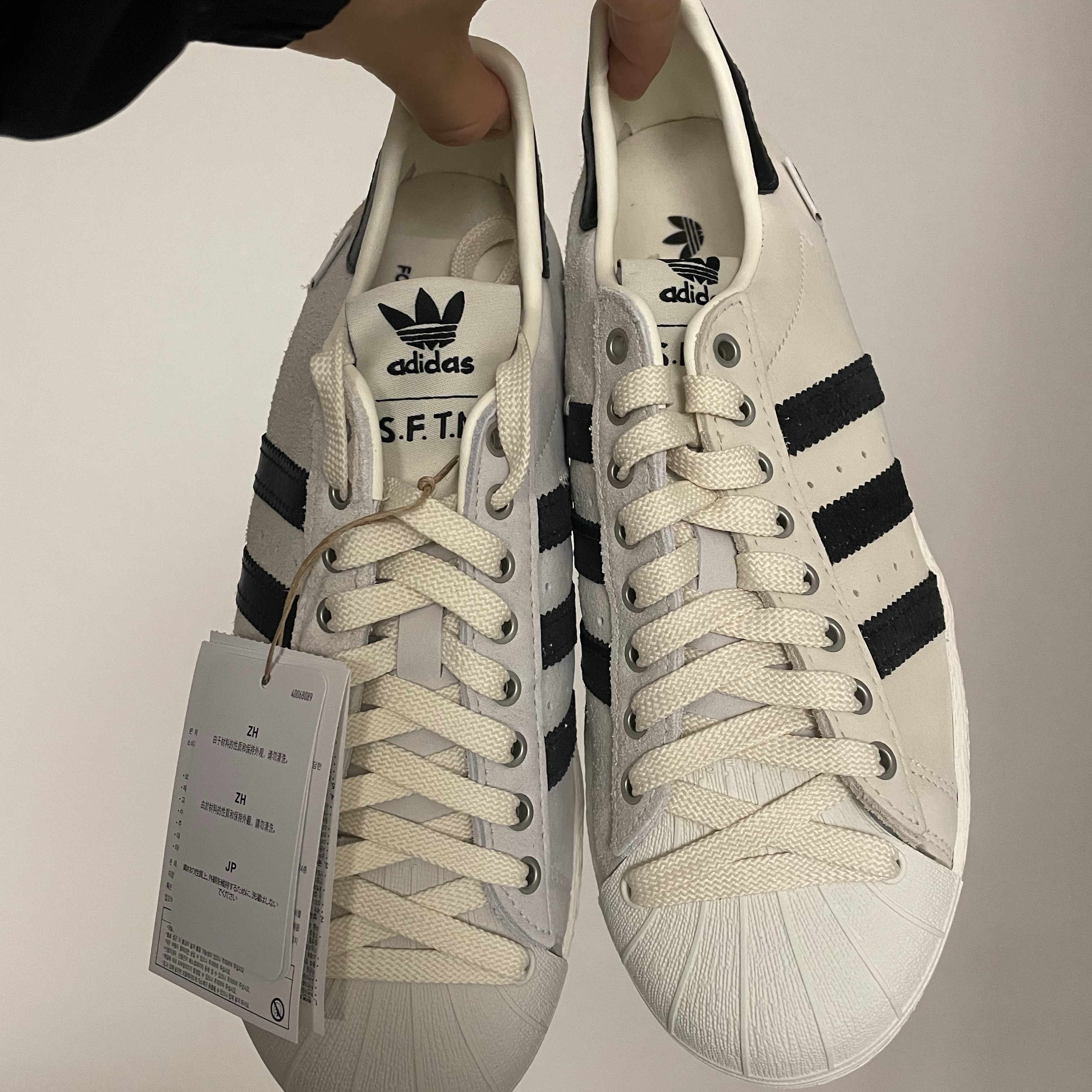 Adidas x Song for the Mute Superstar 82 Cream White Core Black 착용 스타일 - 1