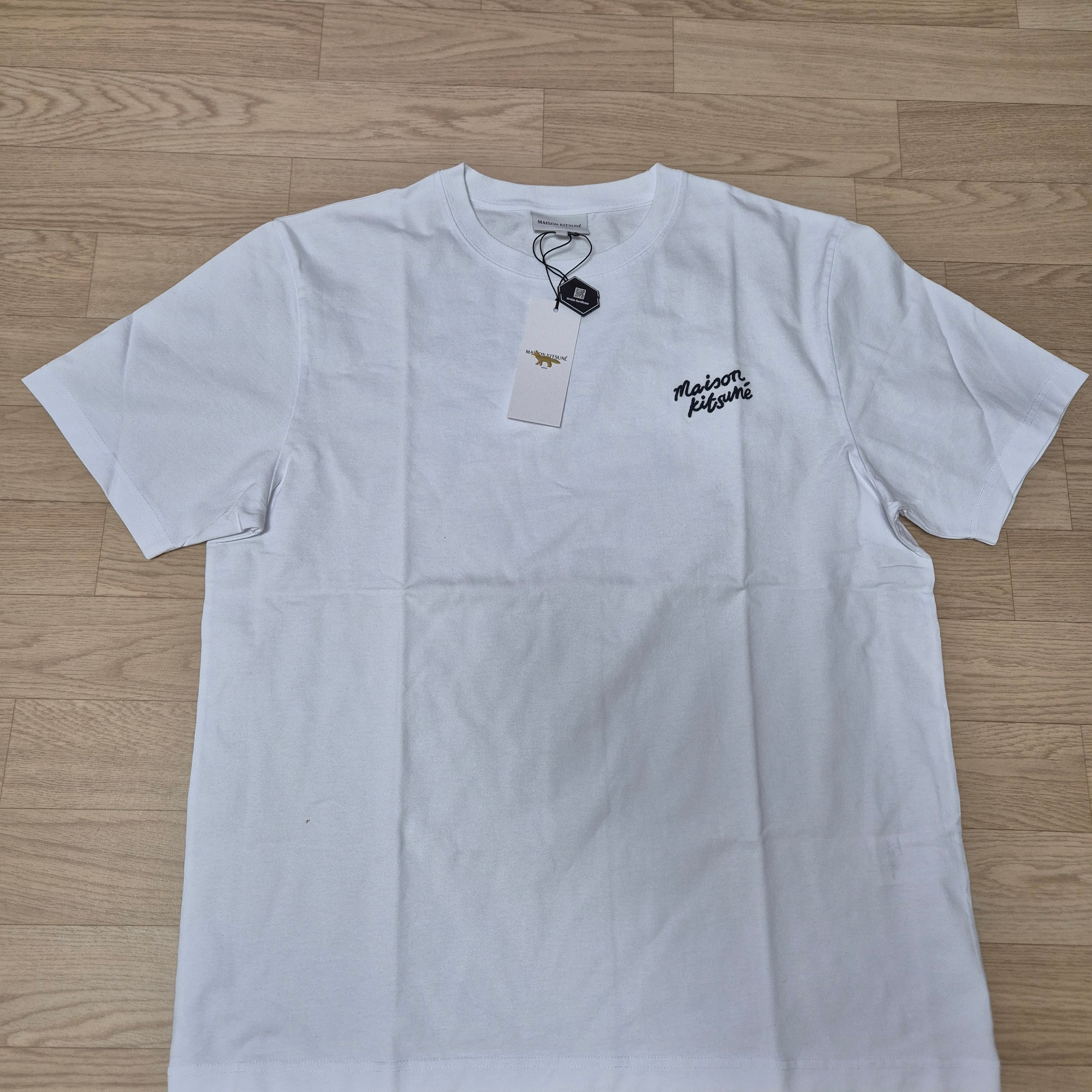Maison Kitsune Handwriting Comfort T-Shirt White 착용 스타일