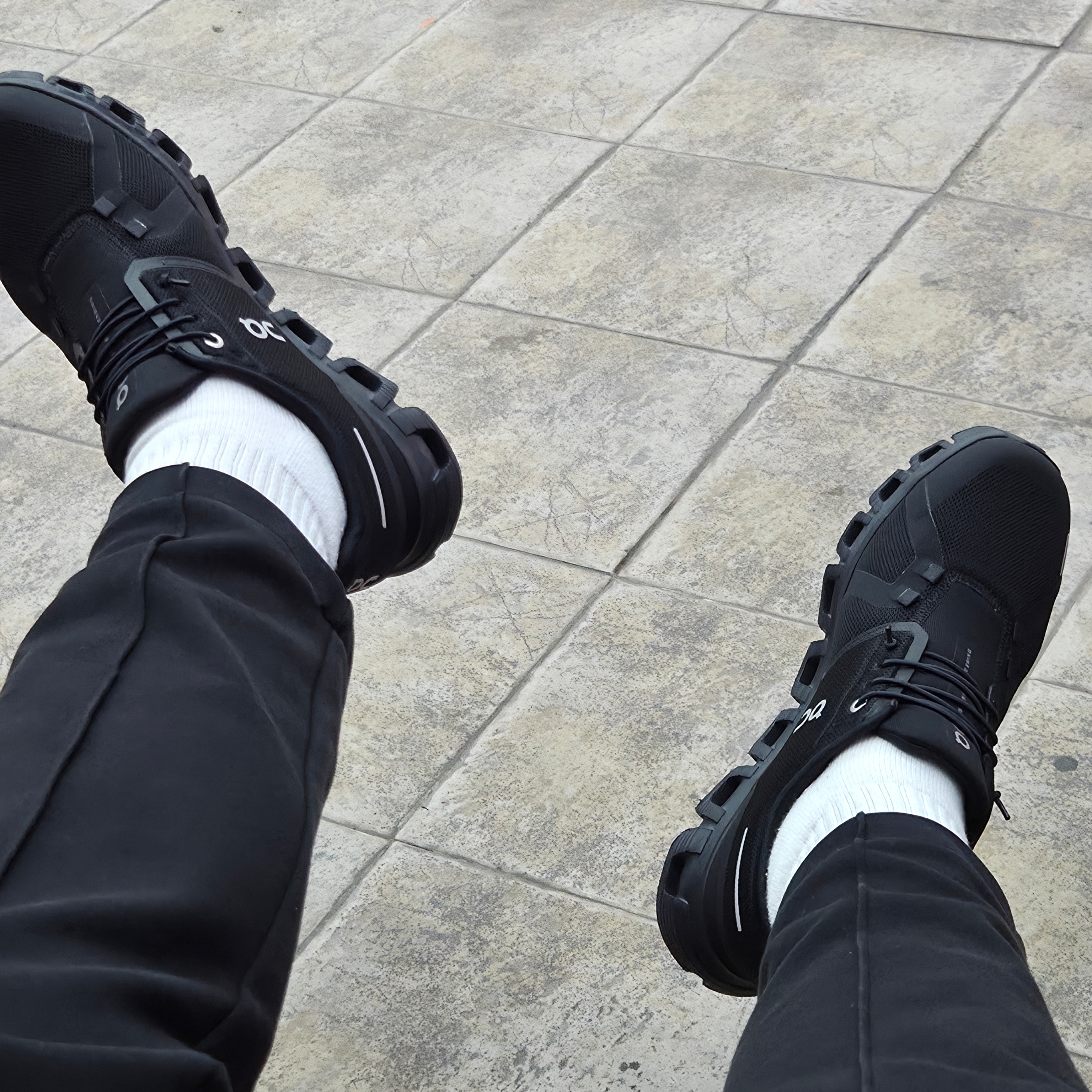 On Running Cloud 6 Black 착용 스타일